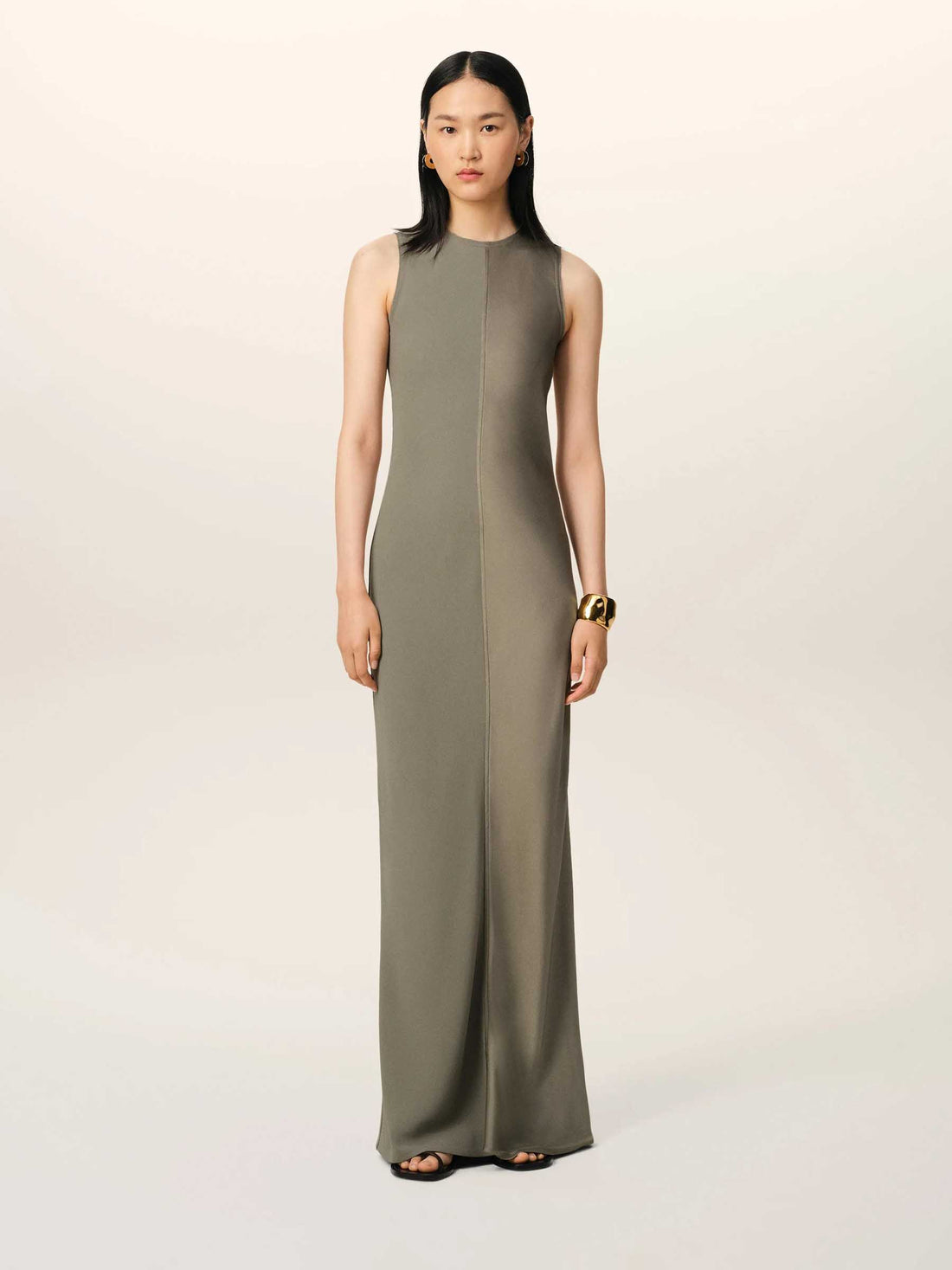 Outlet online Ami Paris Mujer Vestido Maxi Recto color Verde Militar sku 732-001420 01 - Foto 2