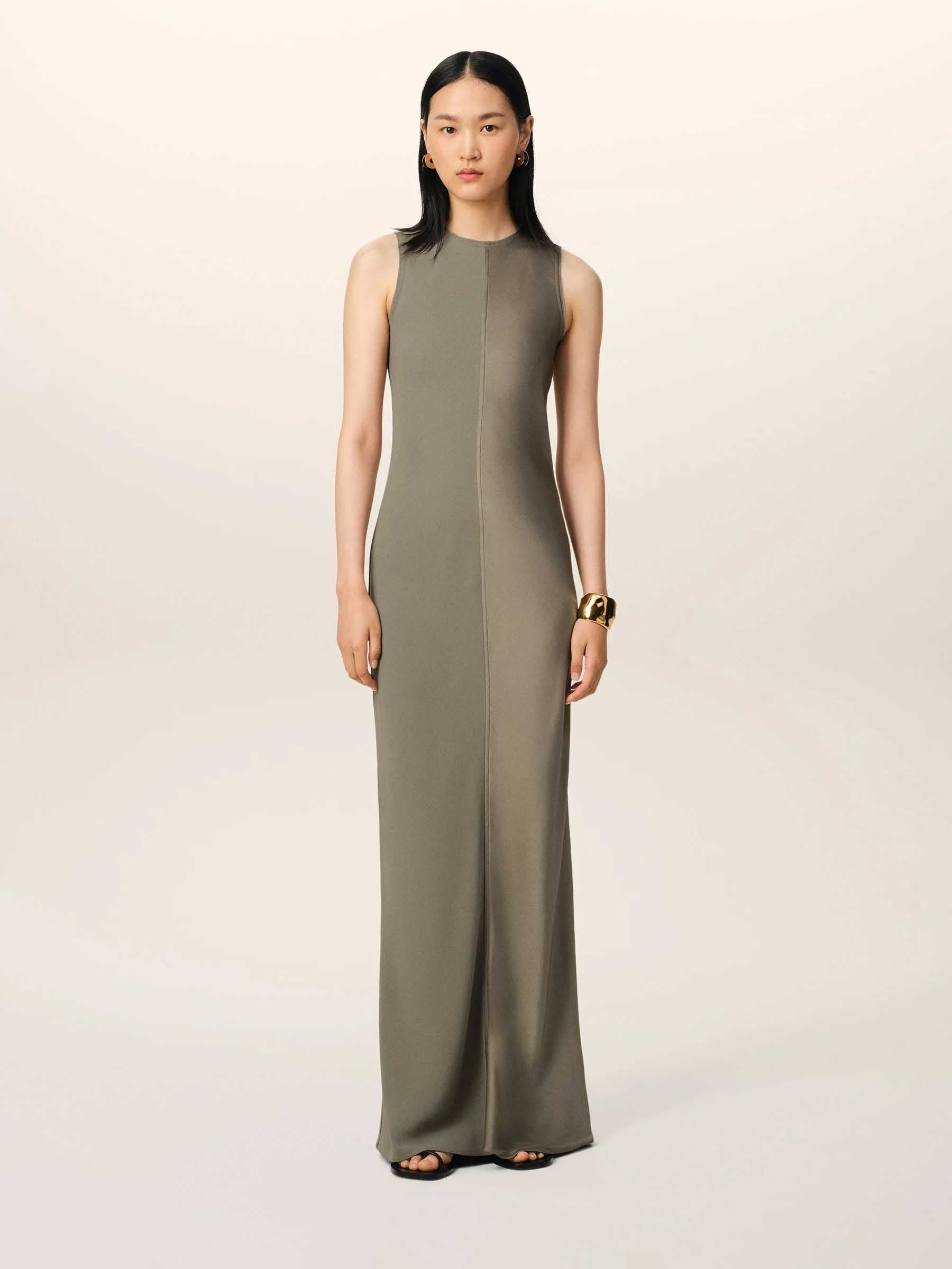 Outlet online Ami Paris Mujer Vestido Maxi Recto color Verde Militar sku 732-001420 01 - Foto 2
