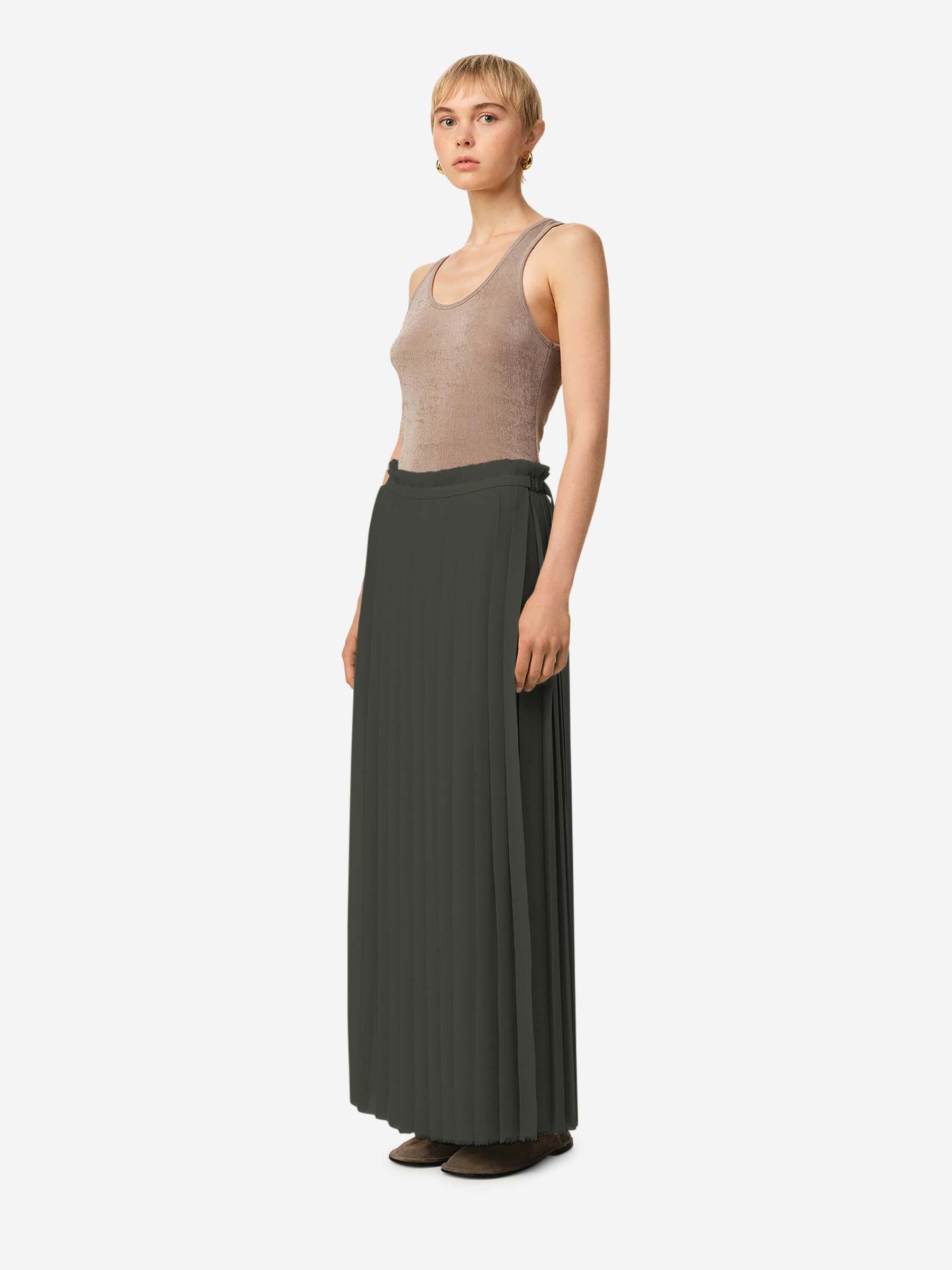 Ami Paris Mujer Barcelona Falda Maxi Plisada color Verde sku 750-001554 02 - Foto 3