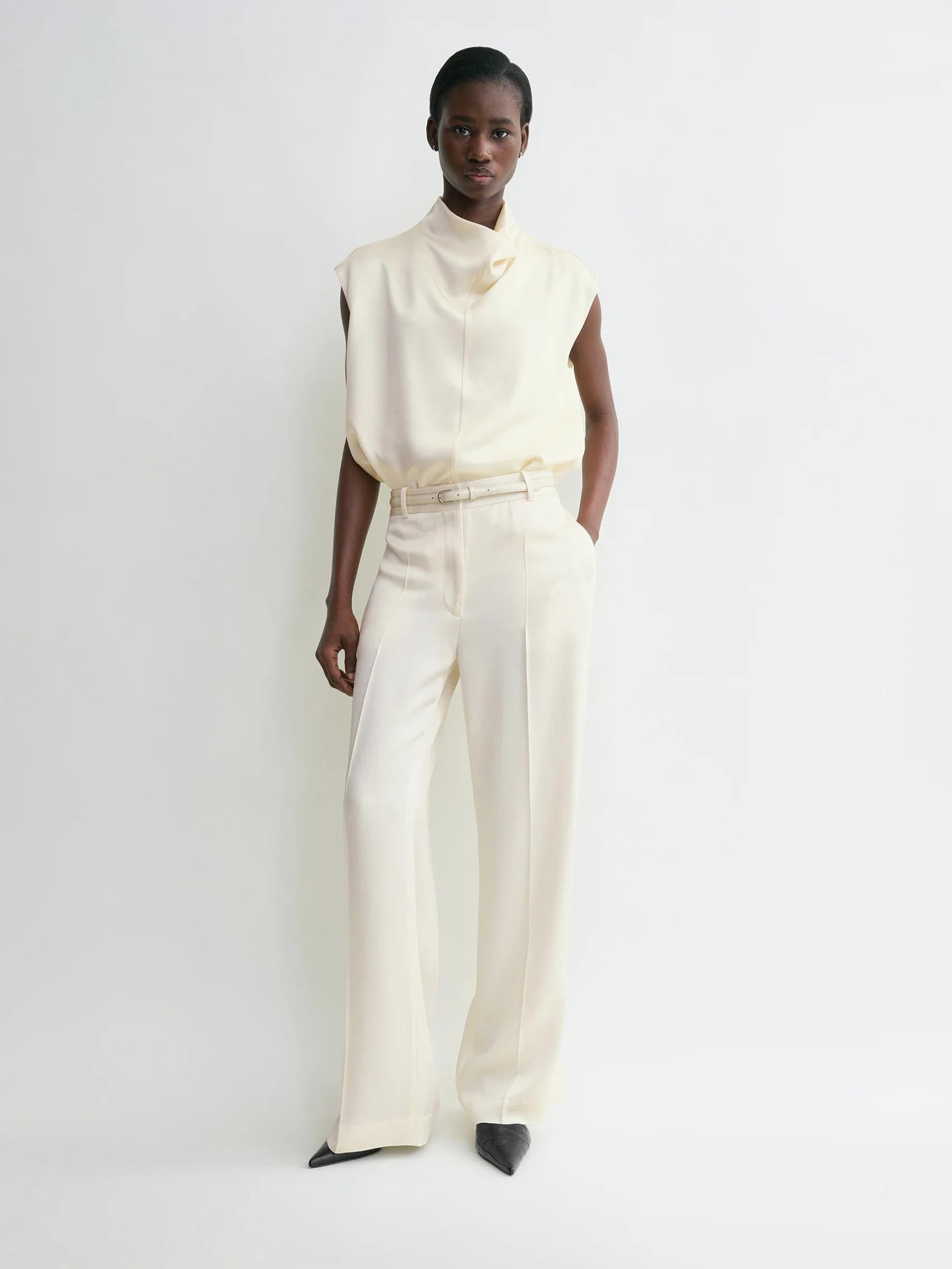 Outlet online TOTEME Mujer Pantalones Formales Viscosa color Marfil sku 761-003702 01 - Foto 2