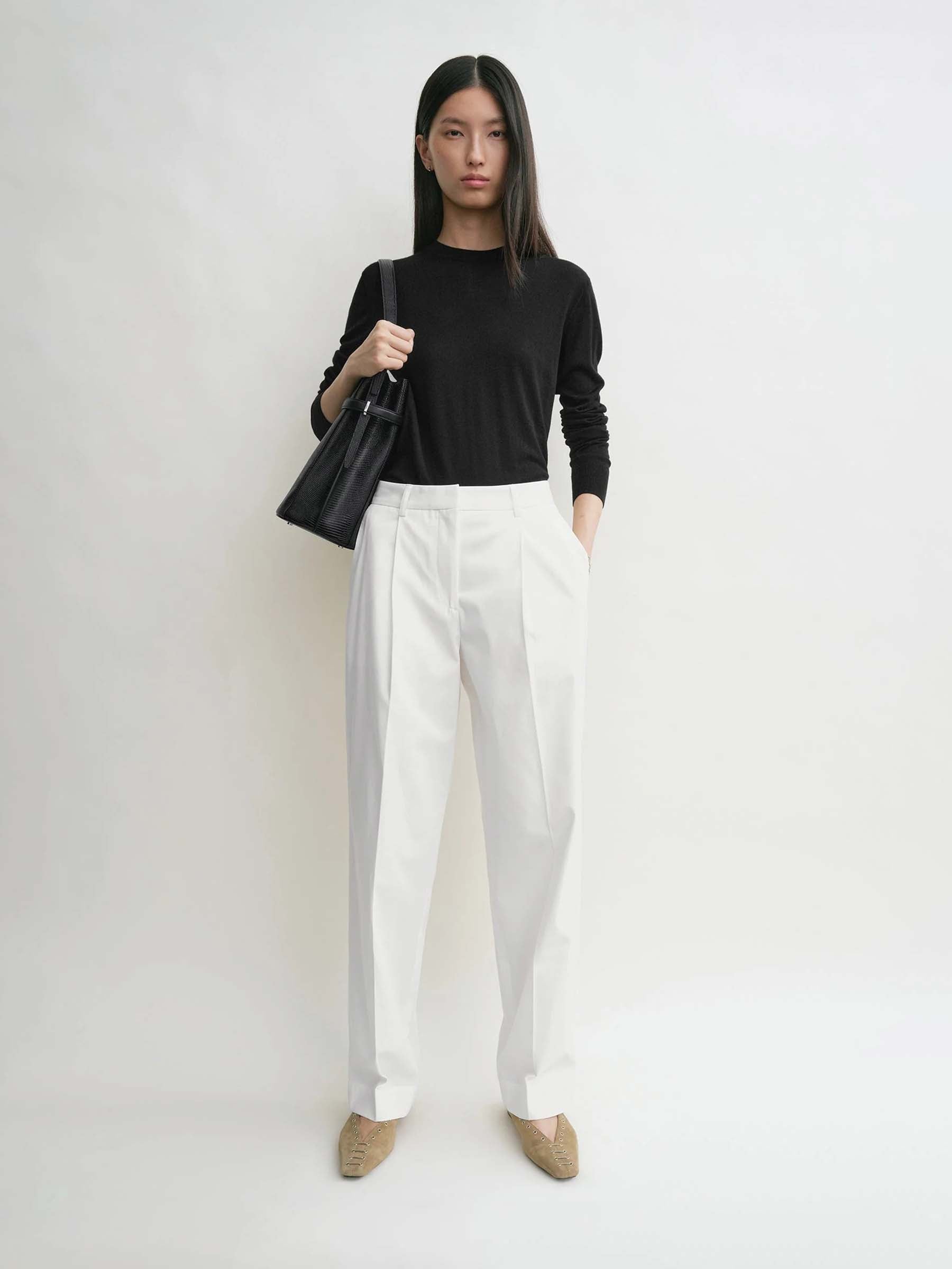 Outlet online TOTEME Mujer Pantalones Rectos Pinzas color Blanco sku 761-003770 02 - Foto 2