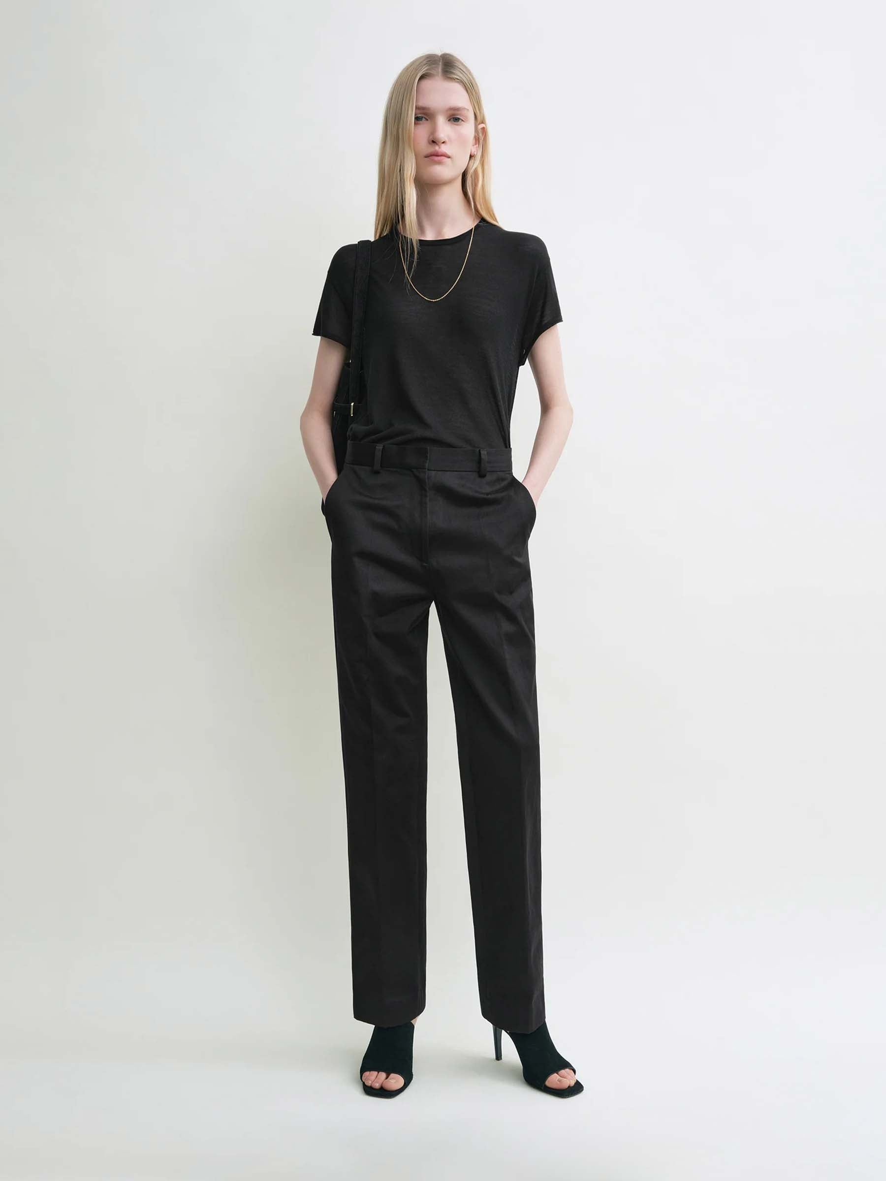 Outlet online TOTEME Mujer Pantalones rectos color Negro sku 761-003869 01 - Foto 2