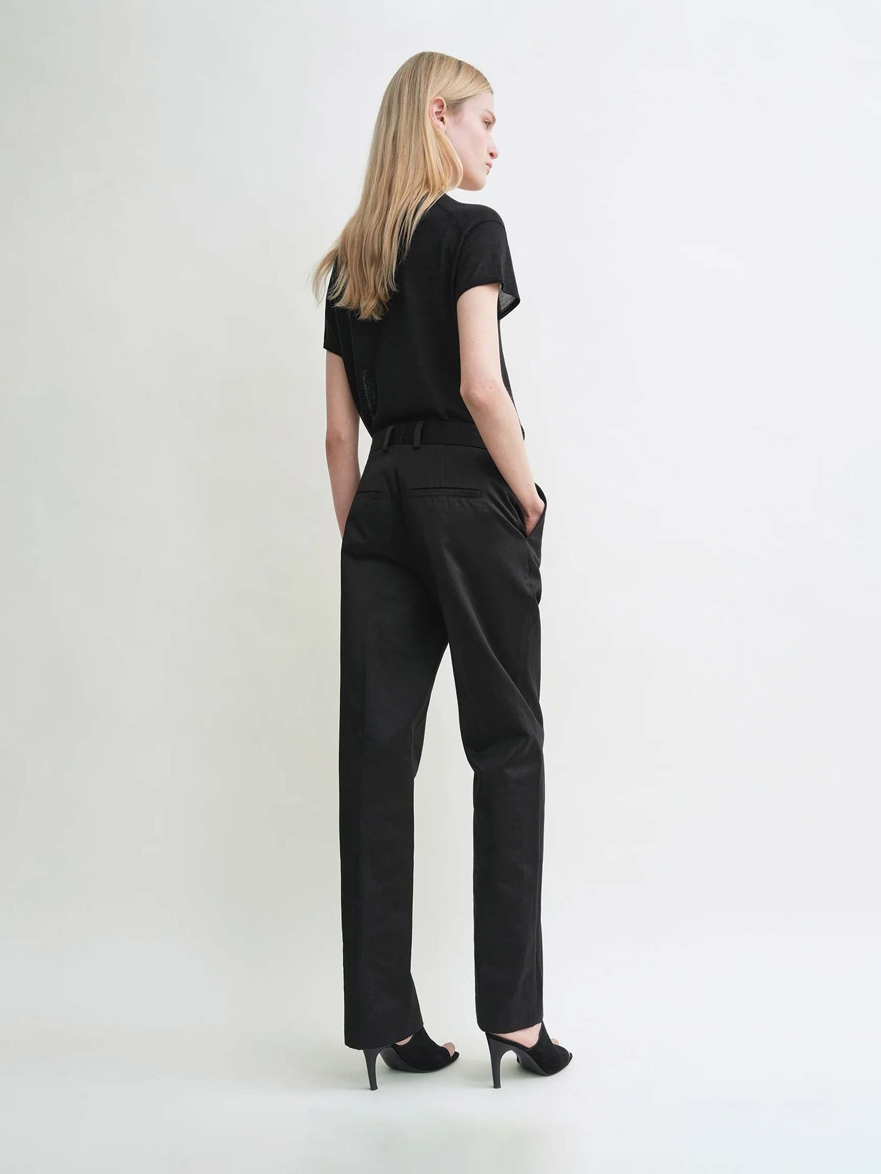 Outlet online TOTEME Mujer Pantalones rectos color Negro sku 761-003869 01 - Foto 4