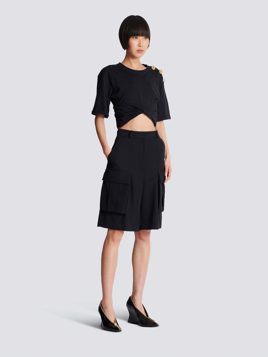 Outlet online Balmain Mujer Bermudas Cargo Lana color Negro sku 762-000528 01 - Foto 2