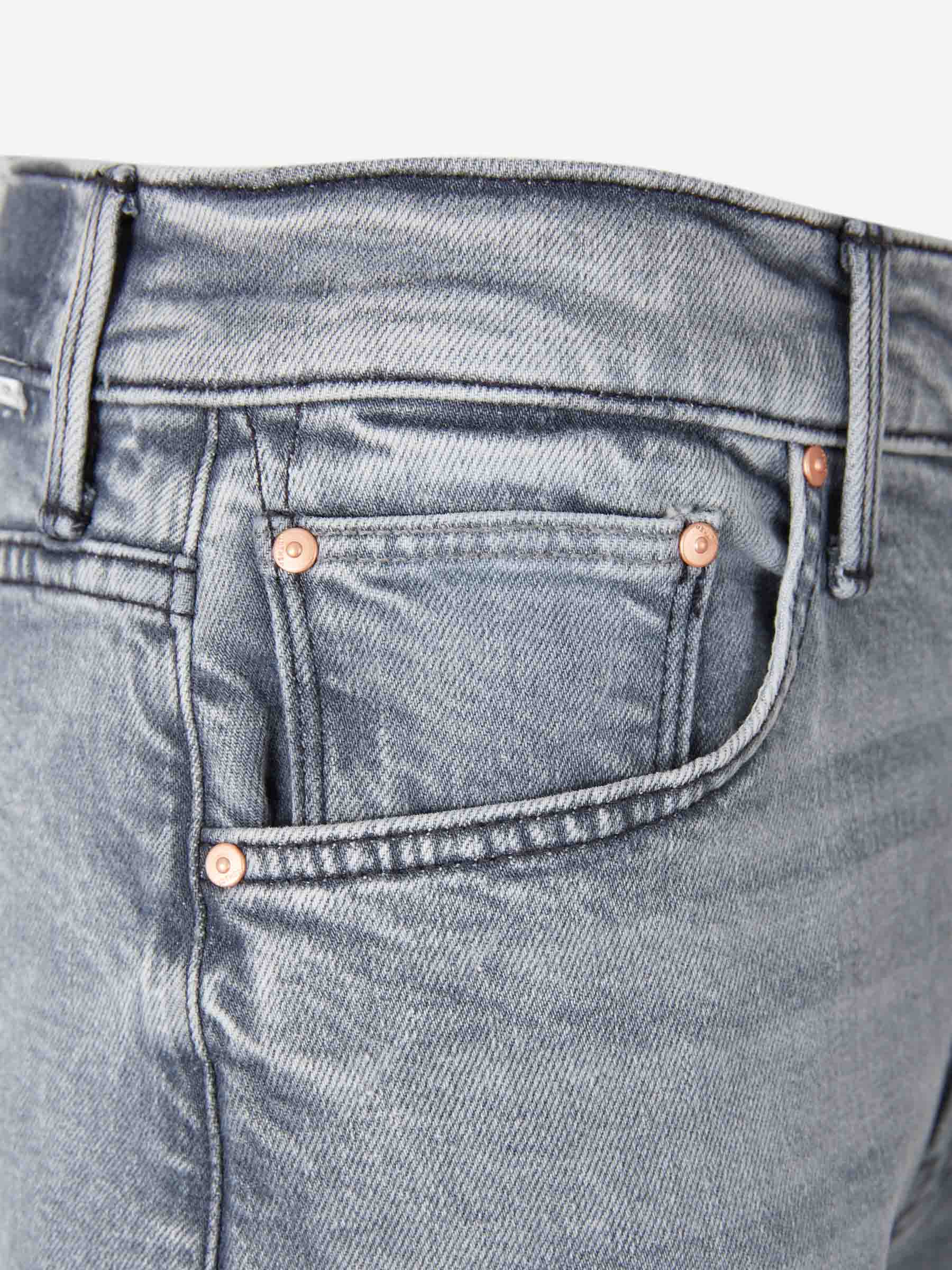Outlet online Mother Mujer Jeans The Ditcher Roller Sneak color Azul Denim sku 763-001735 01 - Foto 3