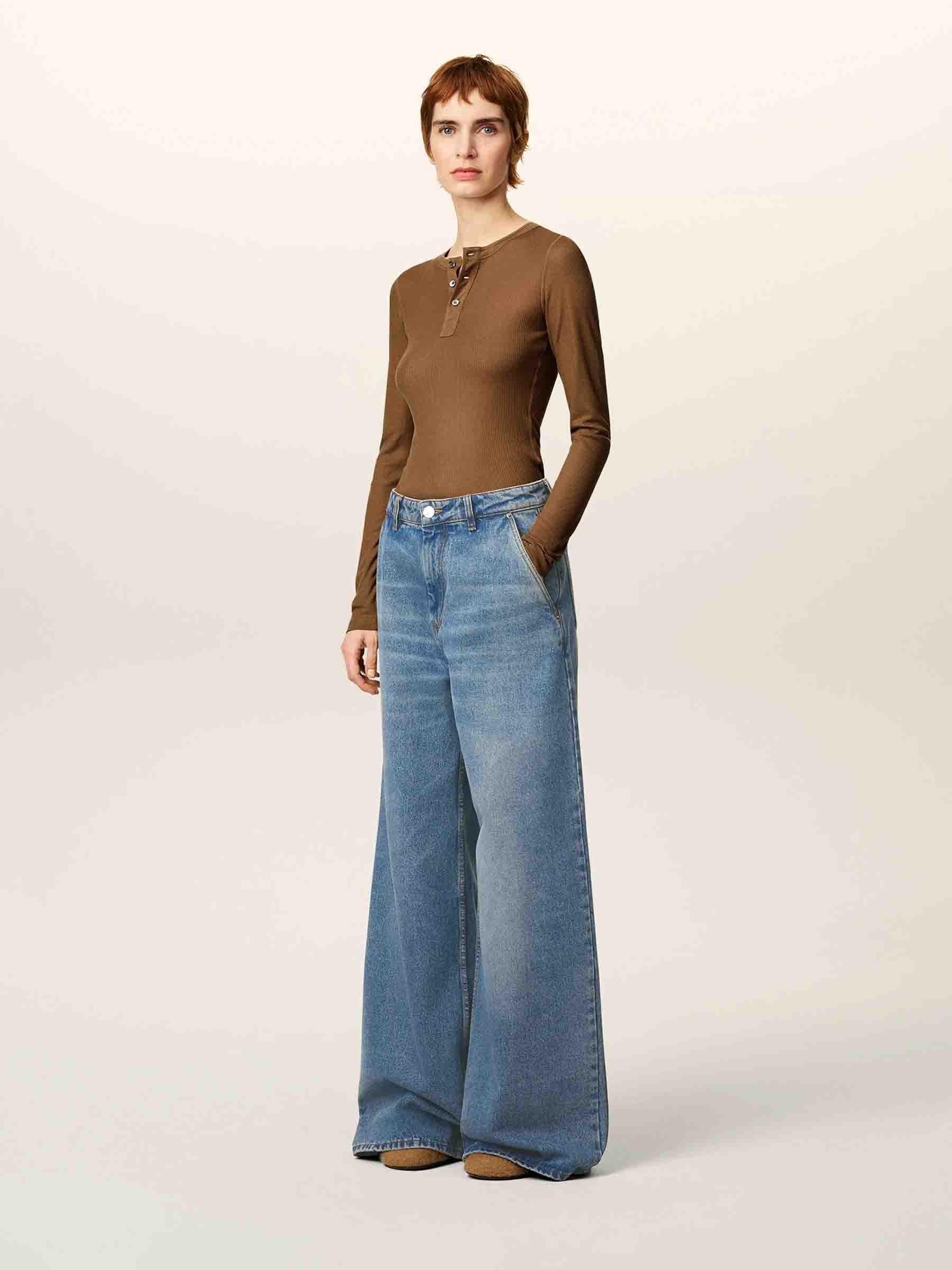 Outlet online Ami Paris Mujer Jeans Extra Anchos color Azul Denim sku 763-001780 01 - Foto 2