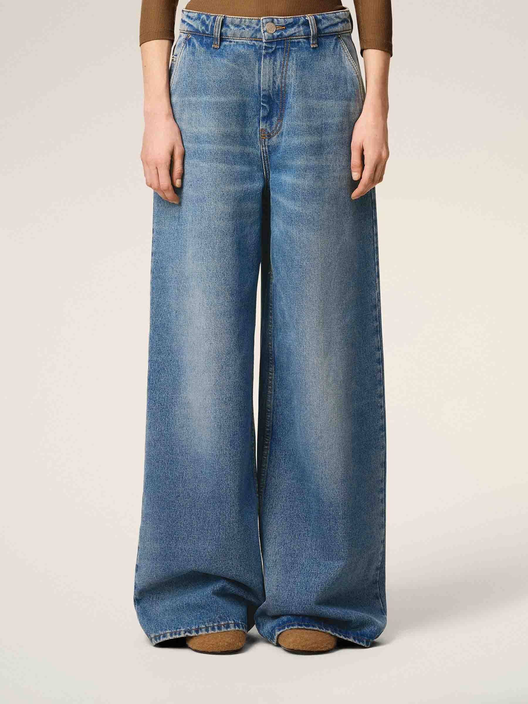 Outlet online Ami Paris Mujer Jeans Extra Anchos color Azul Denim sku 763-001780 01 - Foto 3
