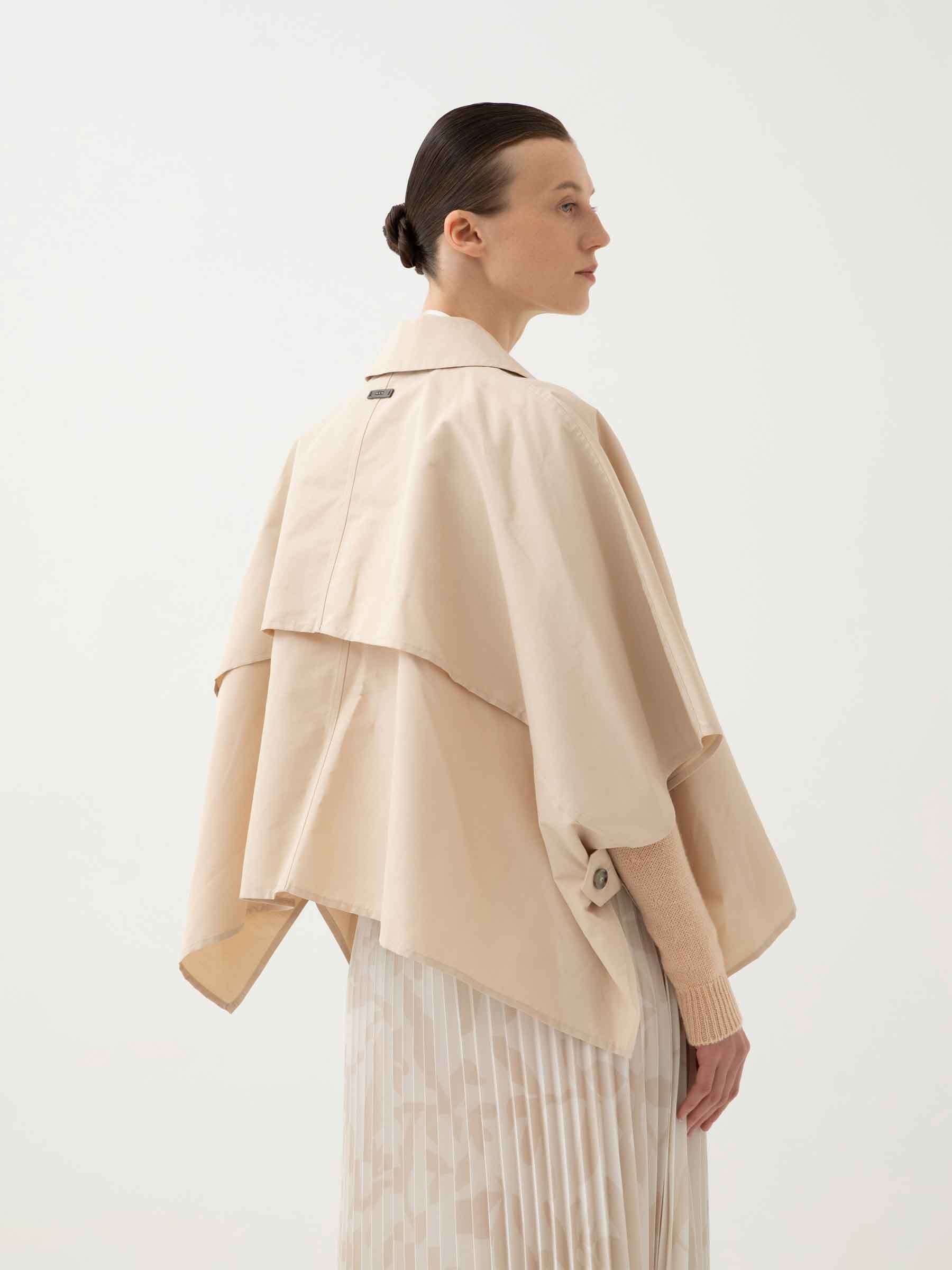 Outlet online Peserico Mujer Gabardina Cruzada Sarga ligera color Beige sku 773-000236 01 - Foto 2