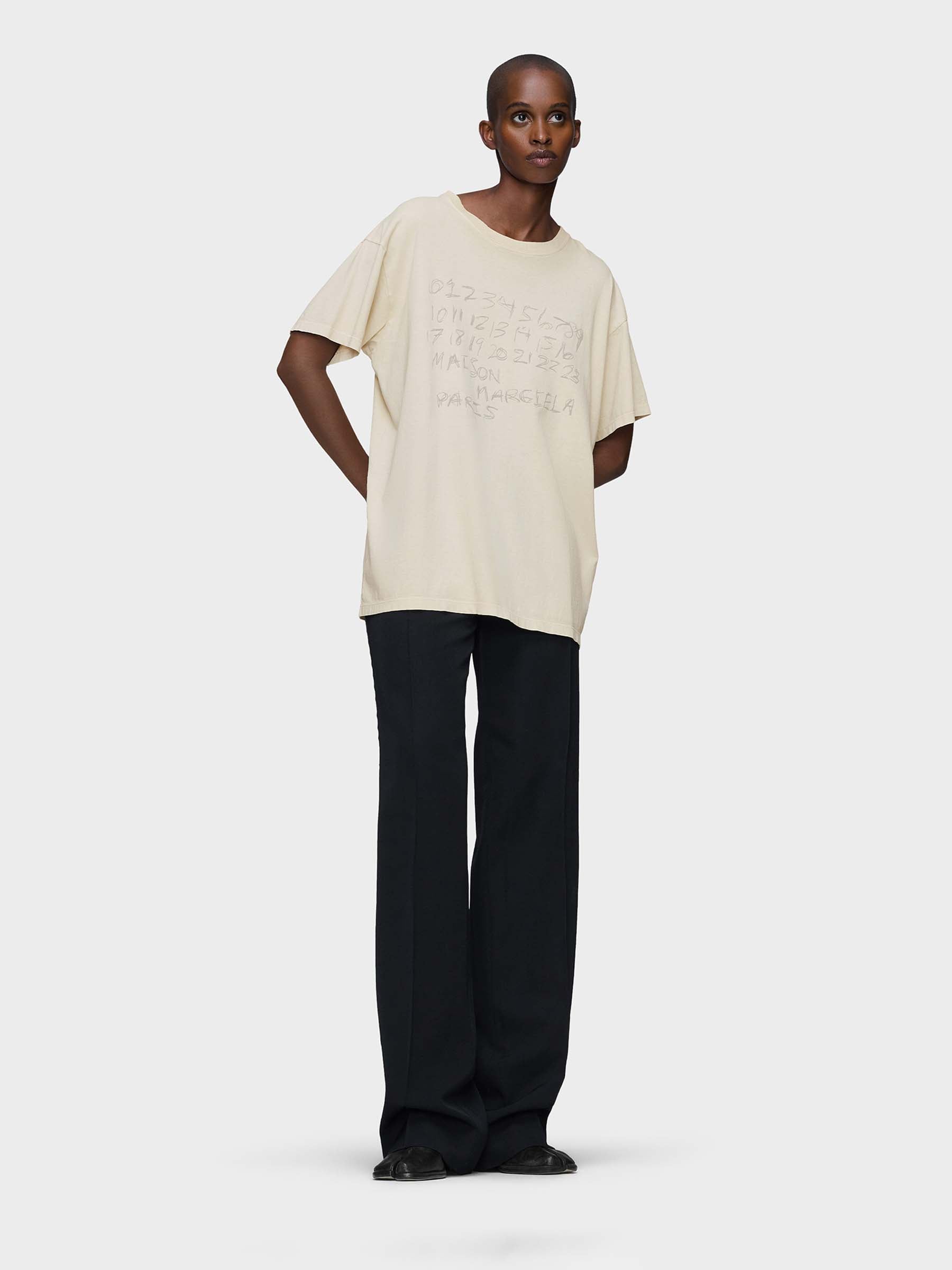 Outlet online Maison Margiela Mujer Camiseta Logo Algodón color Crema sku 782-001830 01 - Foto 2