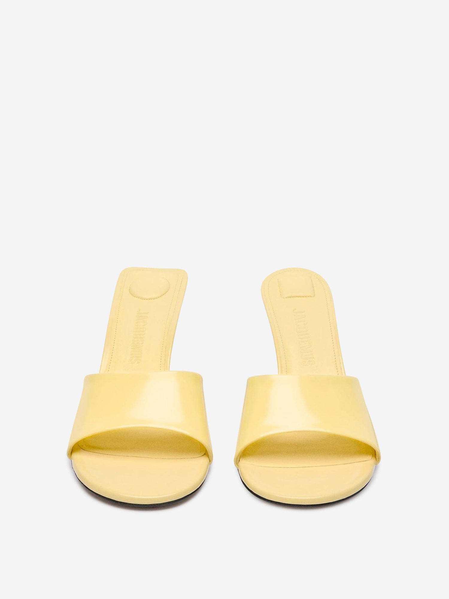 Jacquemus Mujer Barcelona Mules Tacón Cubisto color Amarillo Claro sku 800-005480 00 - Foto 3