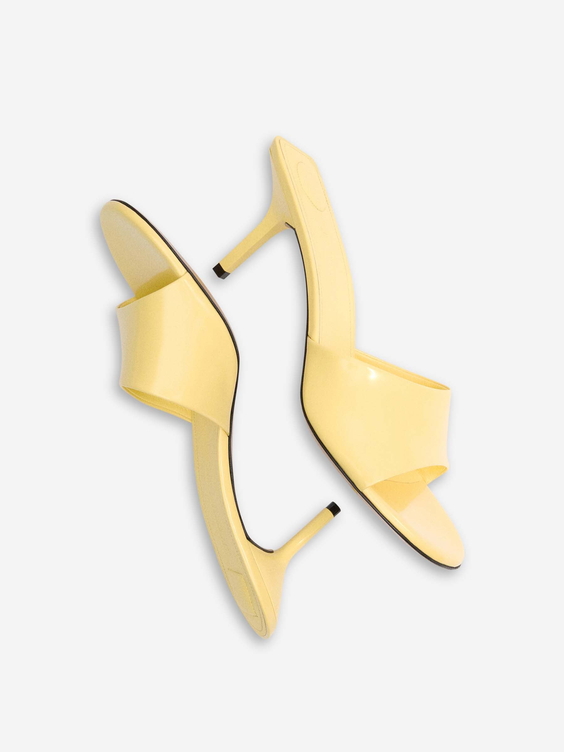 Jacquemus Mujer Barcelona Mules Tacón Cubisto color Amarillo Claro sku 800-005480 00 - Foto 4