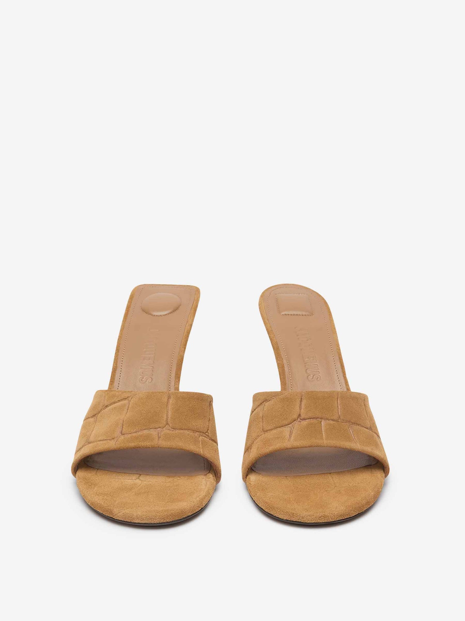 Jacquemus Mujer Barcelona Mules Tacón Cubisto color Camel sku 800-005481 00 - Foto 3