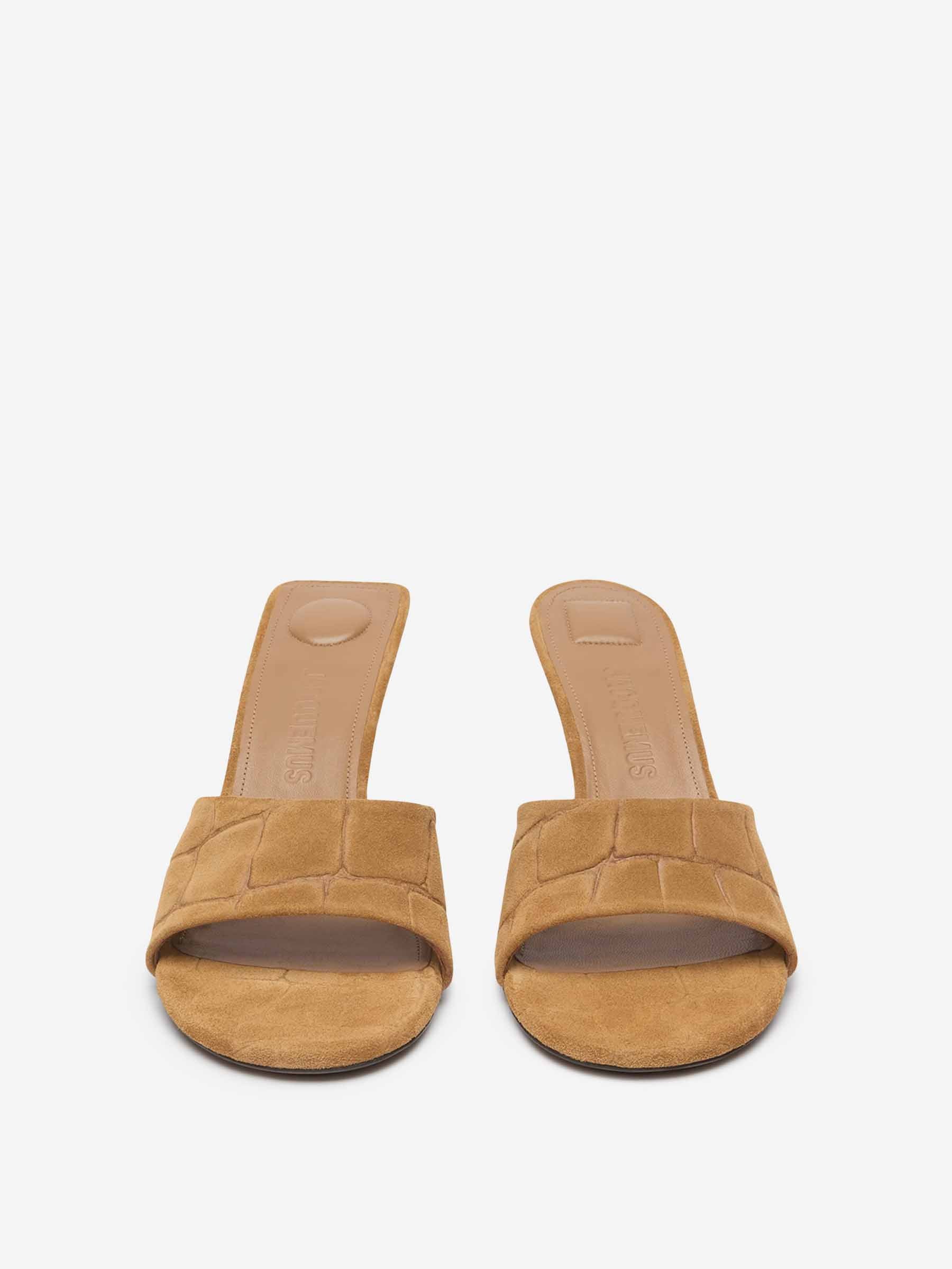 Outlet online Jacquemus Mujer Mules Tacón Cubisto color Camel sku 800-005481 00 - Foto 3