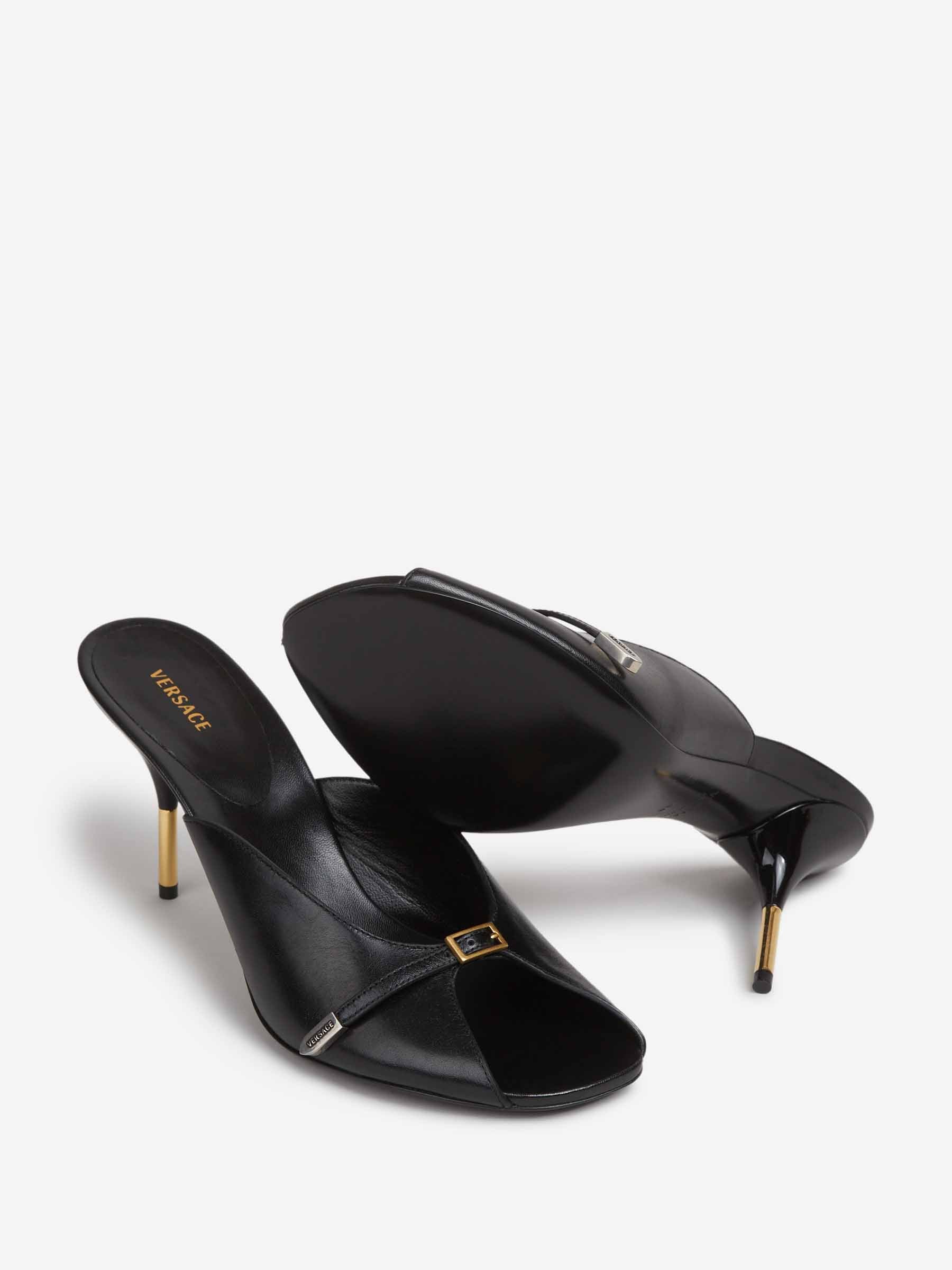 Versace Mujer Barcelona Sandalias Nyx color Negro sku 800-005613 01 - Foto 4