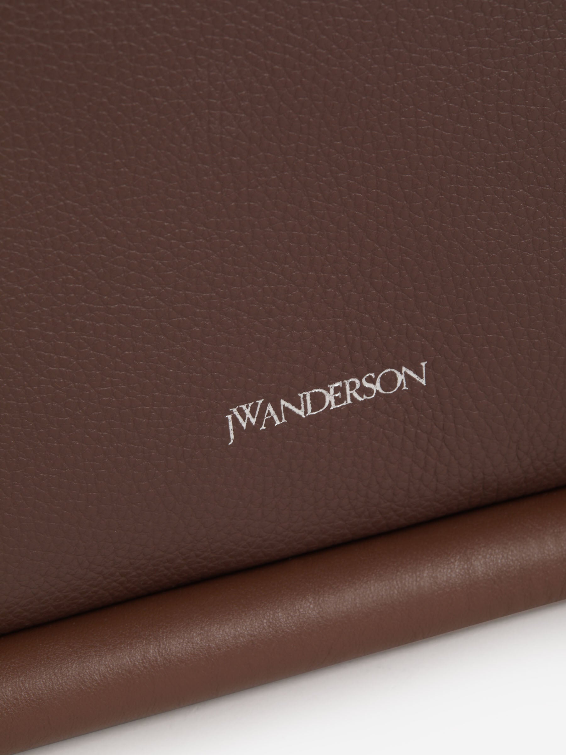 Outlet online JW Anderson Mujer Bolso The Bumper color Marron sku 810-007024 00 - Foto 6
