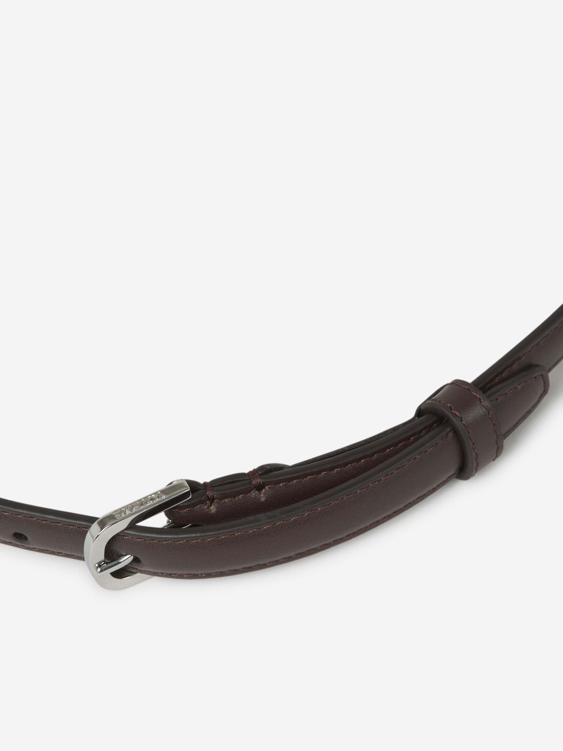 Outlet online TOTEME Mujer Cinturón Fino Piel color Marrón Oscuro sku 830-000373 01 - Foto 3