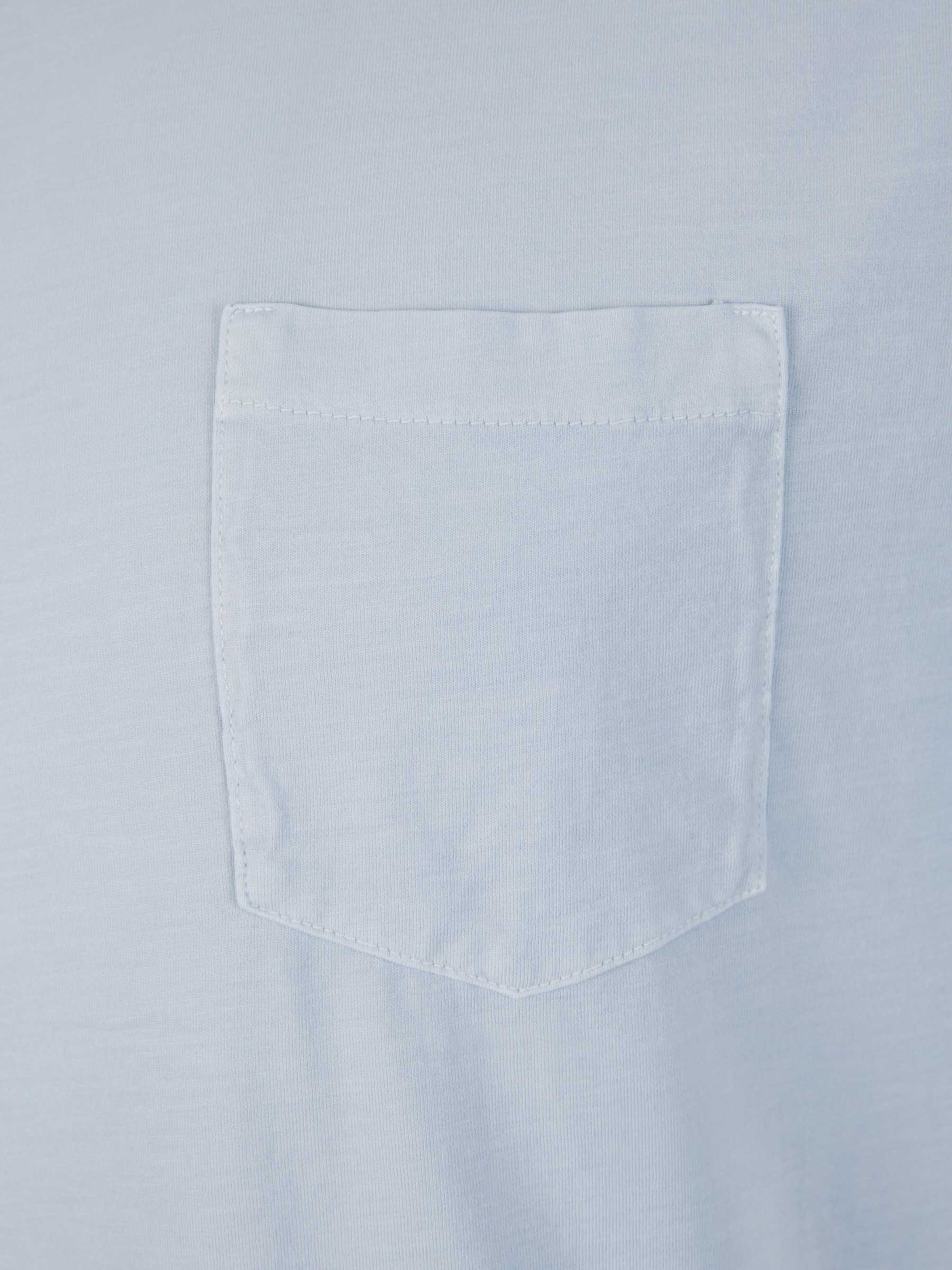 Outlet online Officine Générale Hombre Camiseta Bolsillo Lyocell color Azul Cielo sku 553-003713 01 - Foto 4