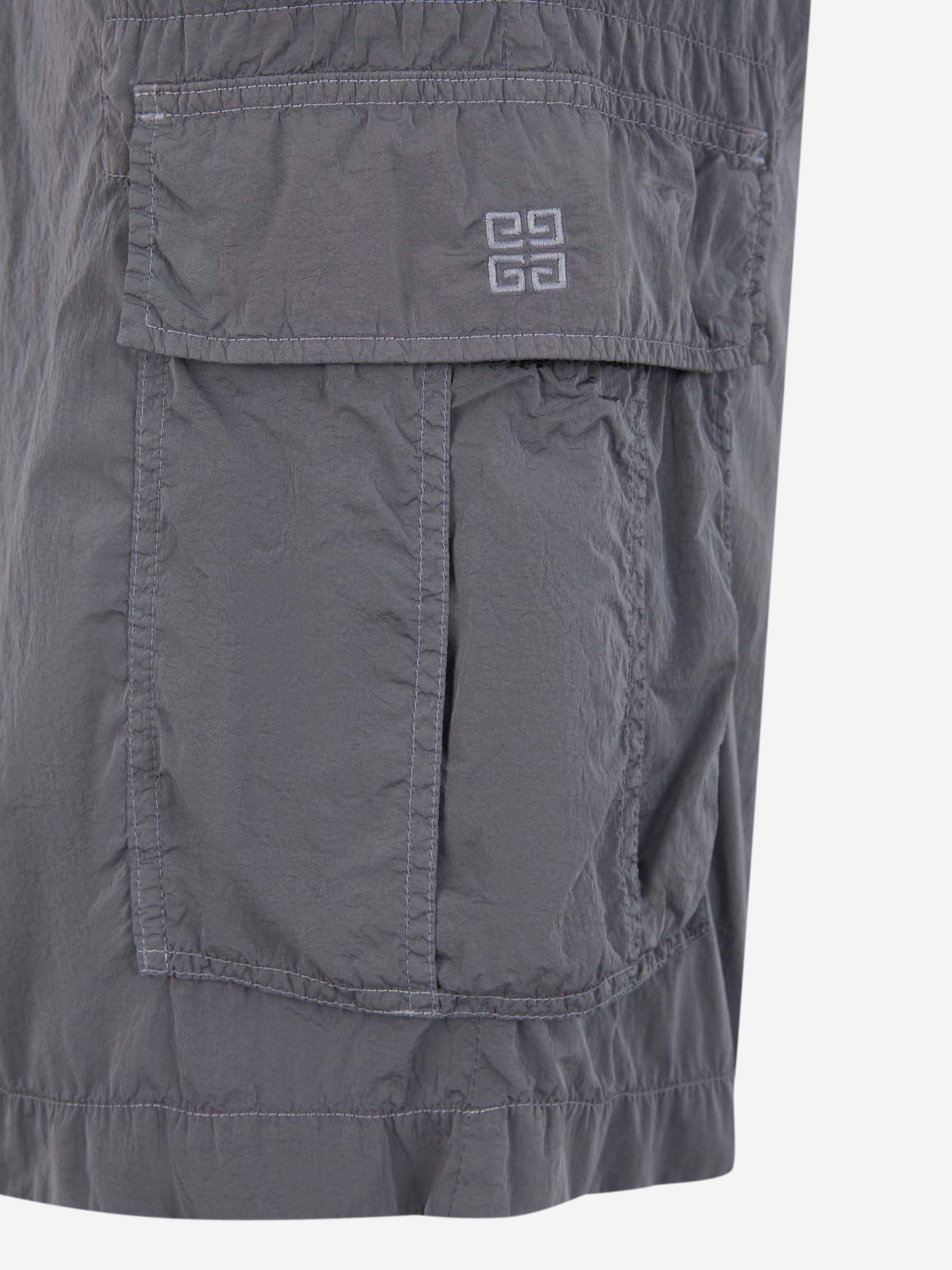 Outlet online Givenchy Hombre Bermudas Técnicas Bolsillos color Gris Antracita sku 523-000936 01 - Foto 5