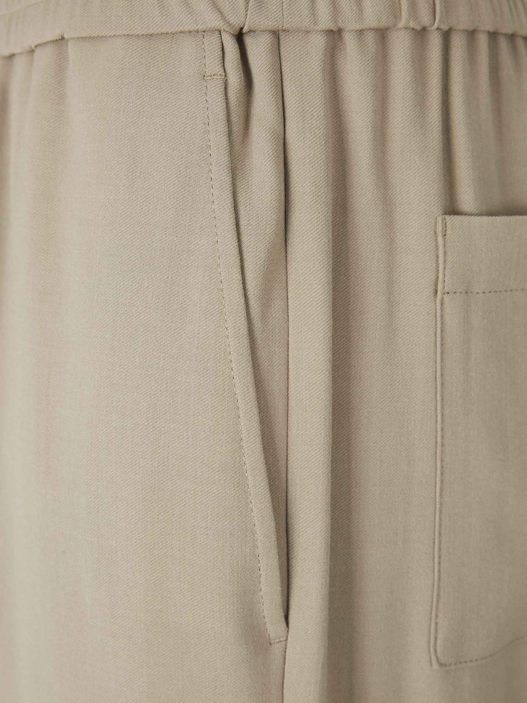 Outlet online Ami Paris Hombre Bermudas Viscosa y Lana color Topo sku 523-000944 02 - Foto 3