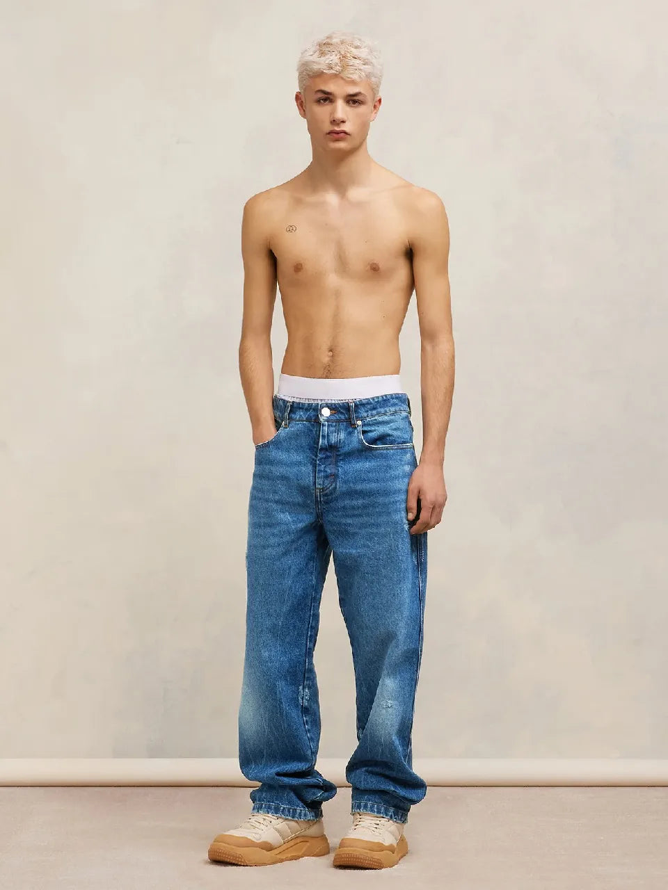 Outlet online Ami Paris Hombre Jeans Straight Parche color Azul Marino sku 522-002481 01 - Foto 2
