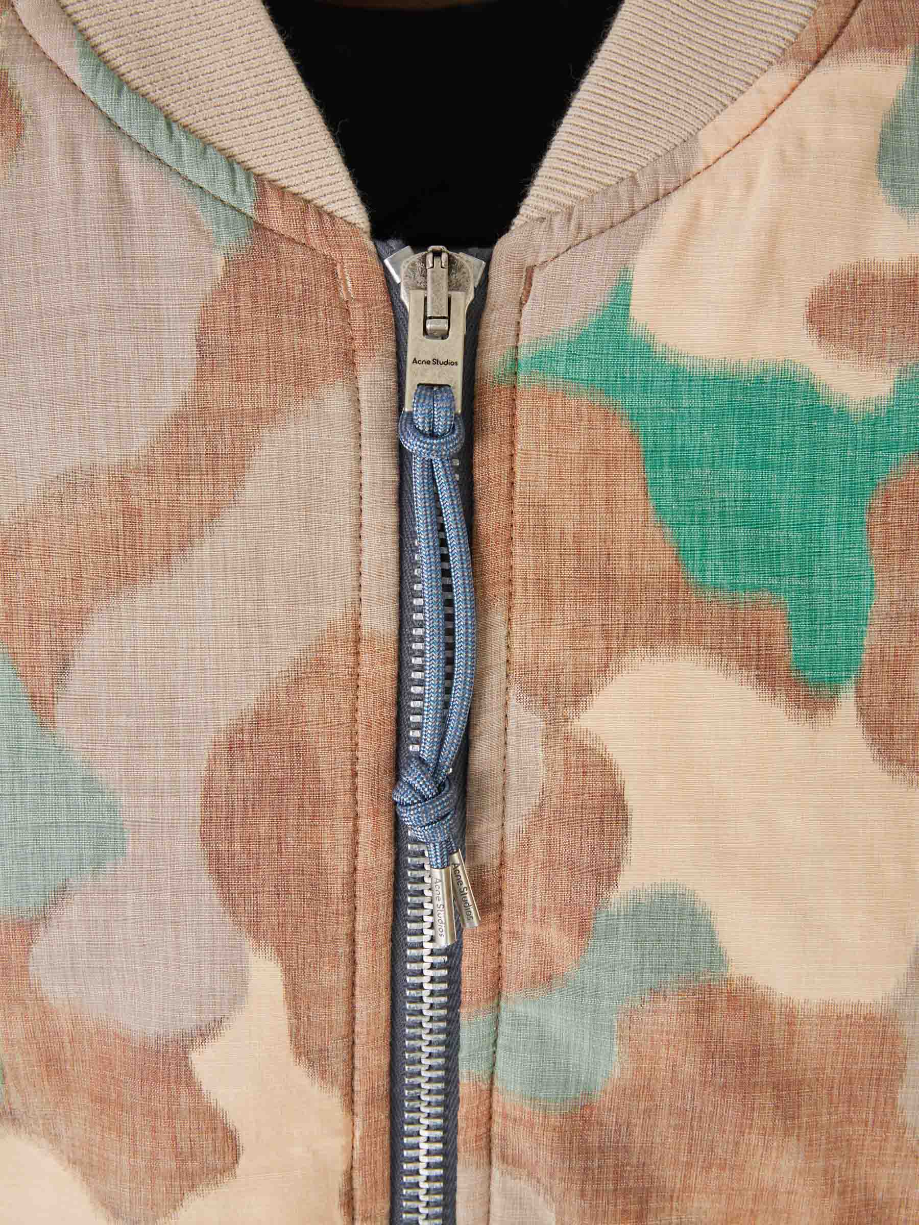 Outlet online Acne Studios Hombre Chaqueta Bomber Camuflaje color Marrón sku 512-002171 01 - Foto 4