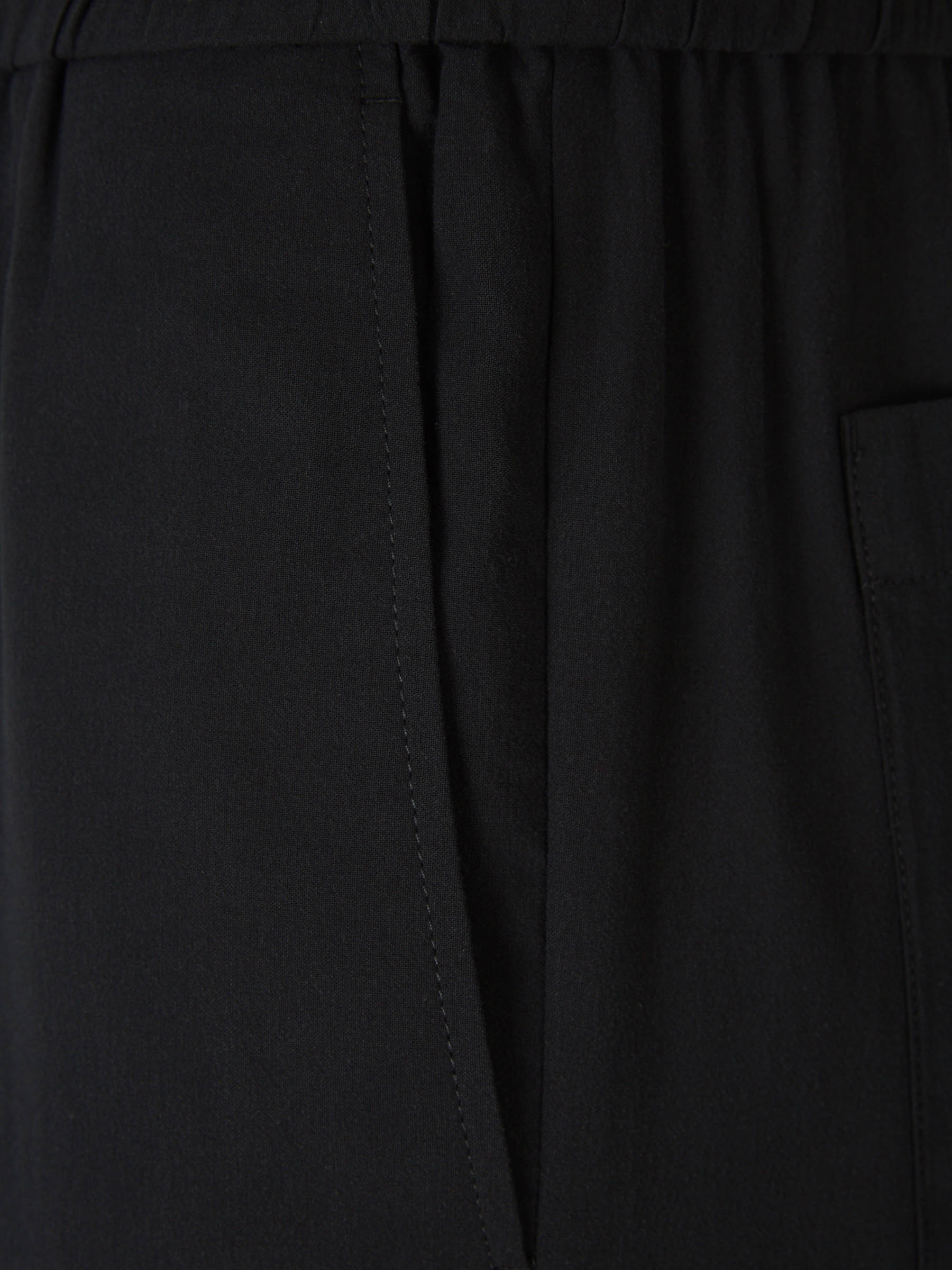 Outlet online Ami Paris Hombre Pantalones Crepé Algodón color Negro sku 521-002999 01 - Foto 3