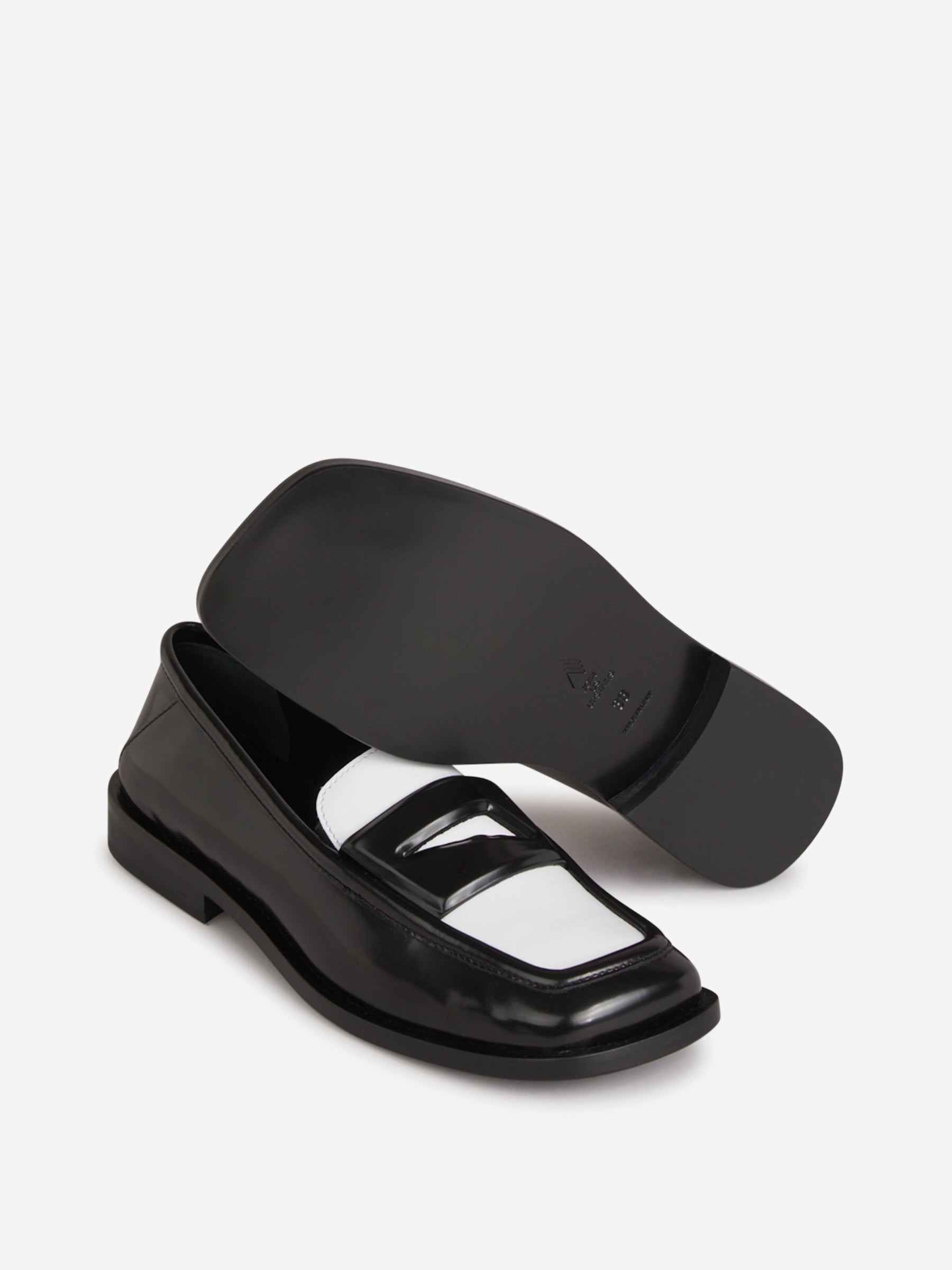 Outlet online The Attico Mujer Mocasines Amanda color Blanco Y Negro sku 800-005322 01 - Foto 5