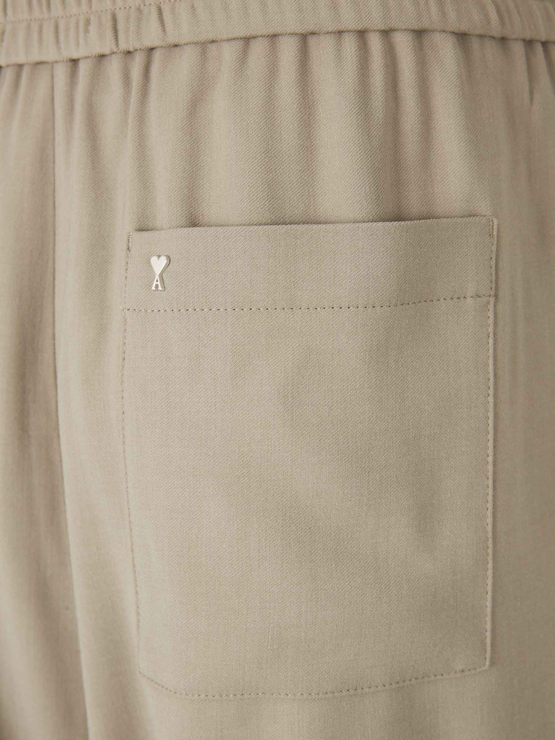Outlet online Ami Paris Hombre Bermudas Viscosa y Lana color Topo sku 523-000944 02 - Foto 4