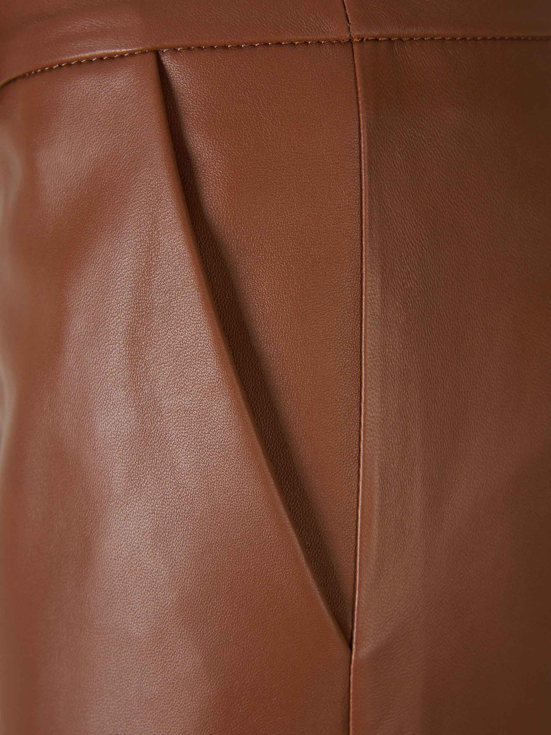 Outlet online Dorothee Schumacher Mujer Pantalones Piel Acampanados color Marrón sku 761-003494 01 - Foto 3