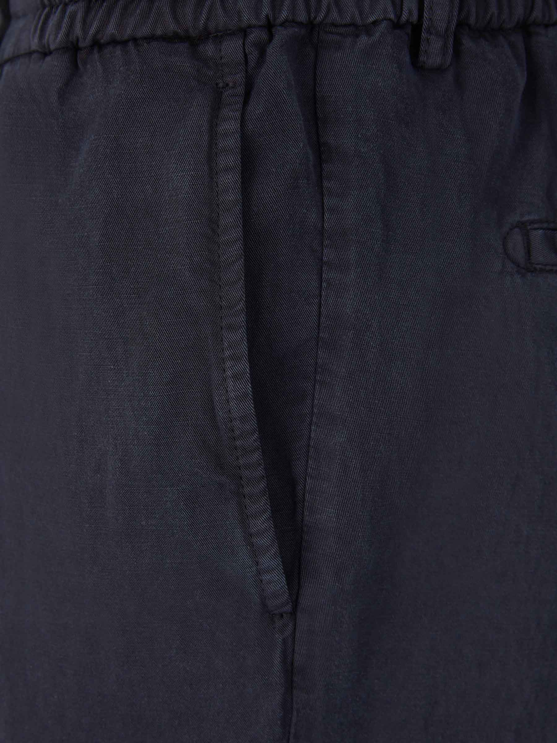 Outlet online Santa Eulalia Hombre Joggers Fluidos Lino color Azul Marino sku 521-003035 04 - Foto 3