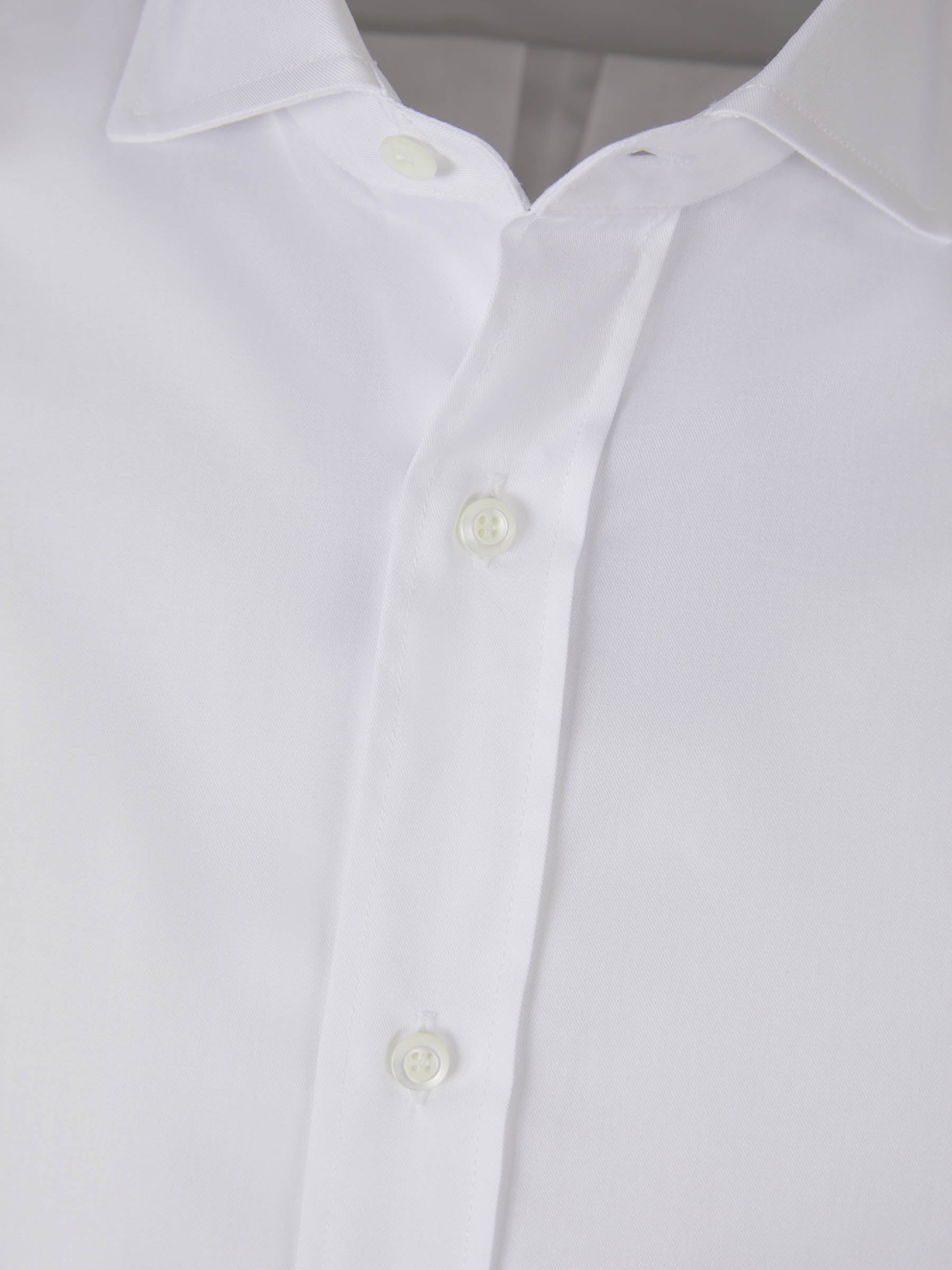 Outlet online Brunello Cucinelli Hombre Camisa Lisa Algodón color Blanco sku 531-006181 01 - Foto 3