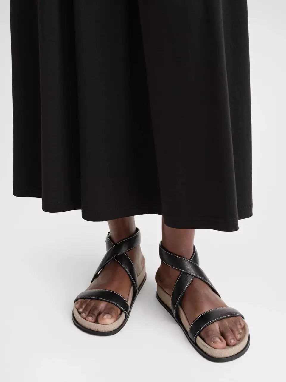 Outlet online TOTEME Mujer Sandalias The Leather Chunky color Negro sku 800-005269 01 - Foto 1