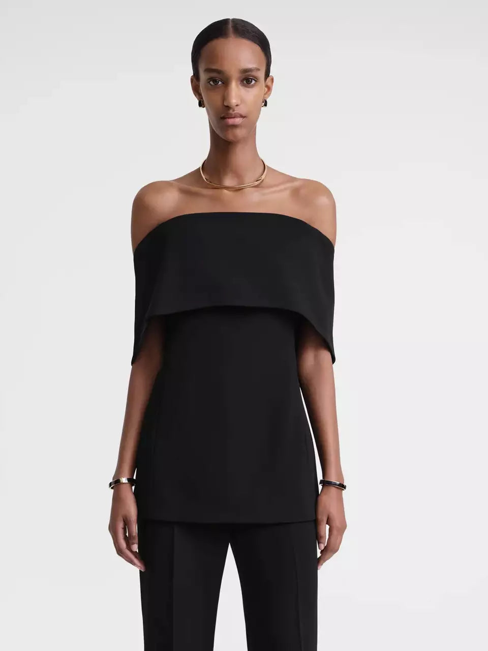 Outlet online TOTEME Mujer Top Hombro Descubiertos color Negro sku 703-002122 01 - Foto 1