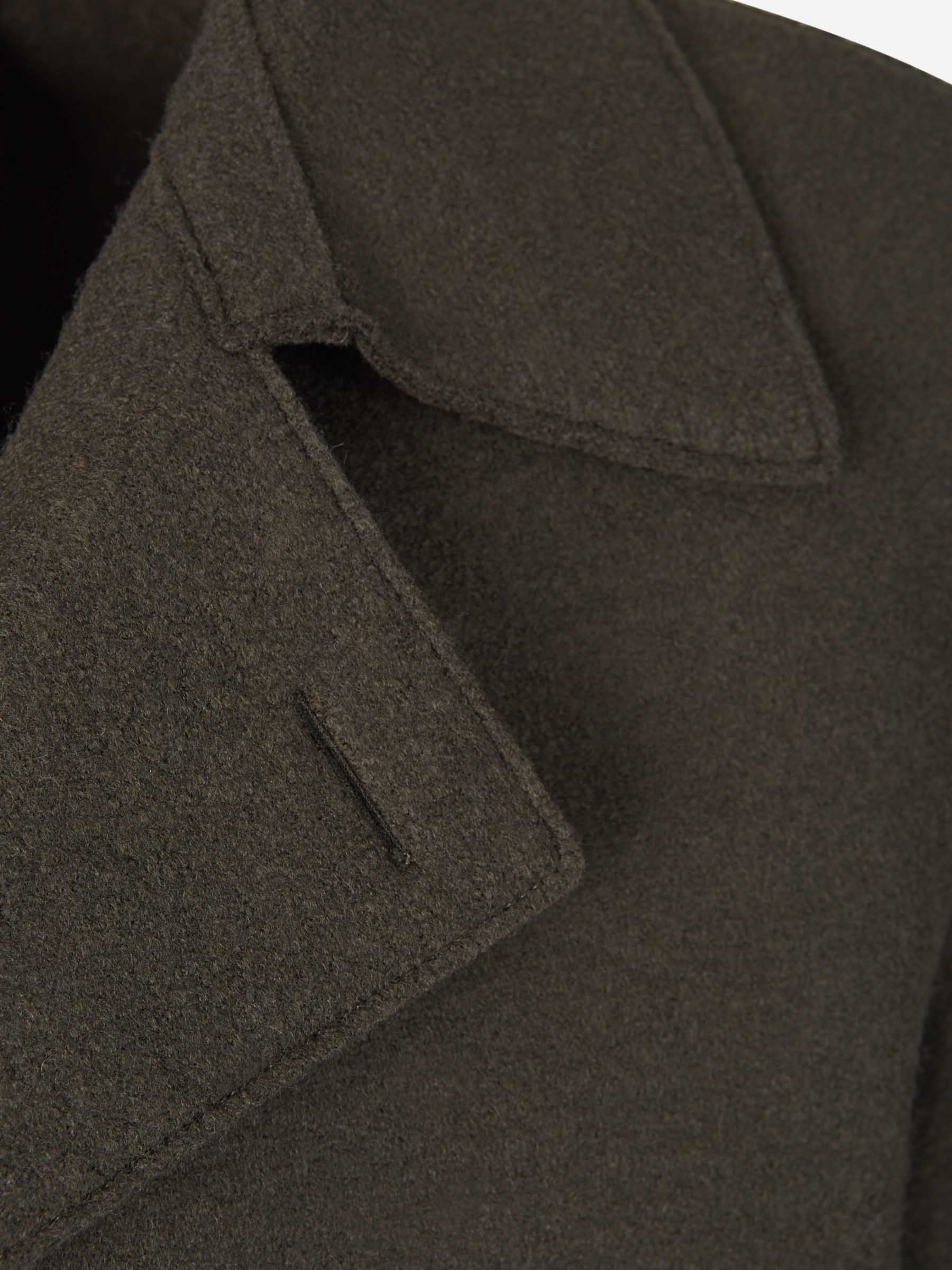 Harris Wharf Abrigo Cruzado Lana color Verde Militar sku 502-001438 01 - Foto 3