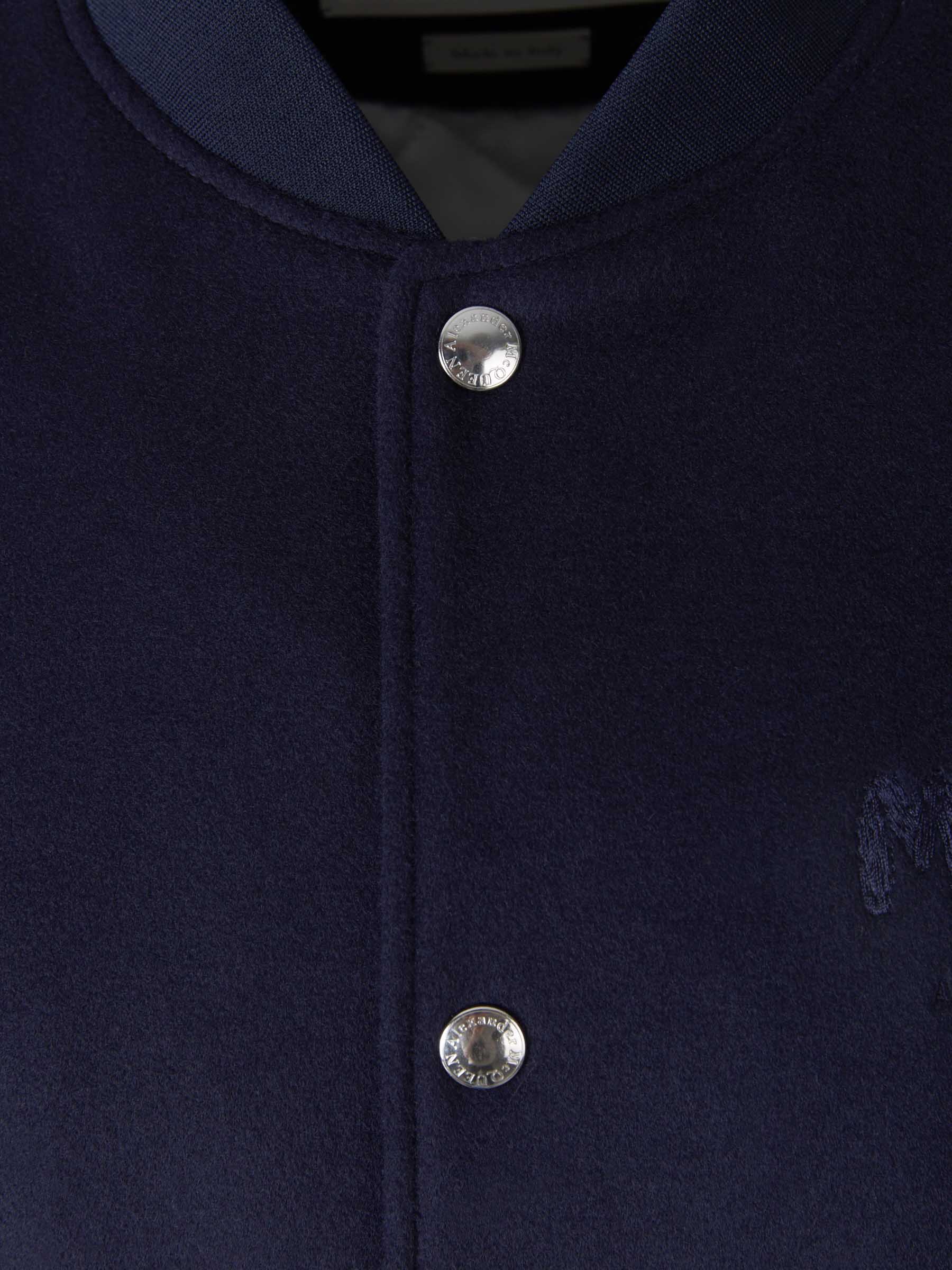 Alexander McQueen Chaqueta Bomber Varsity color Azul Marino sku 512-001747 01 - Foto 3