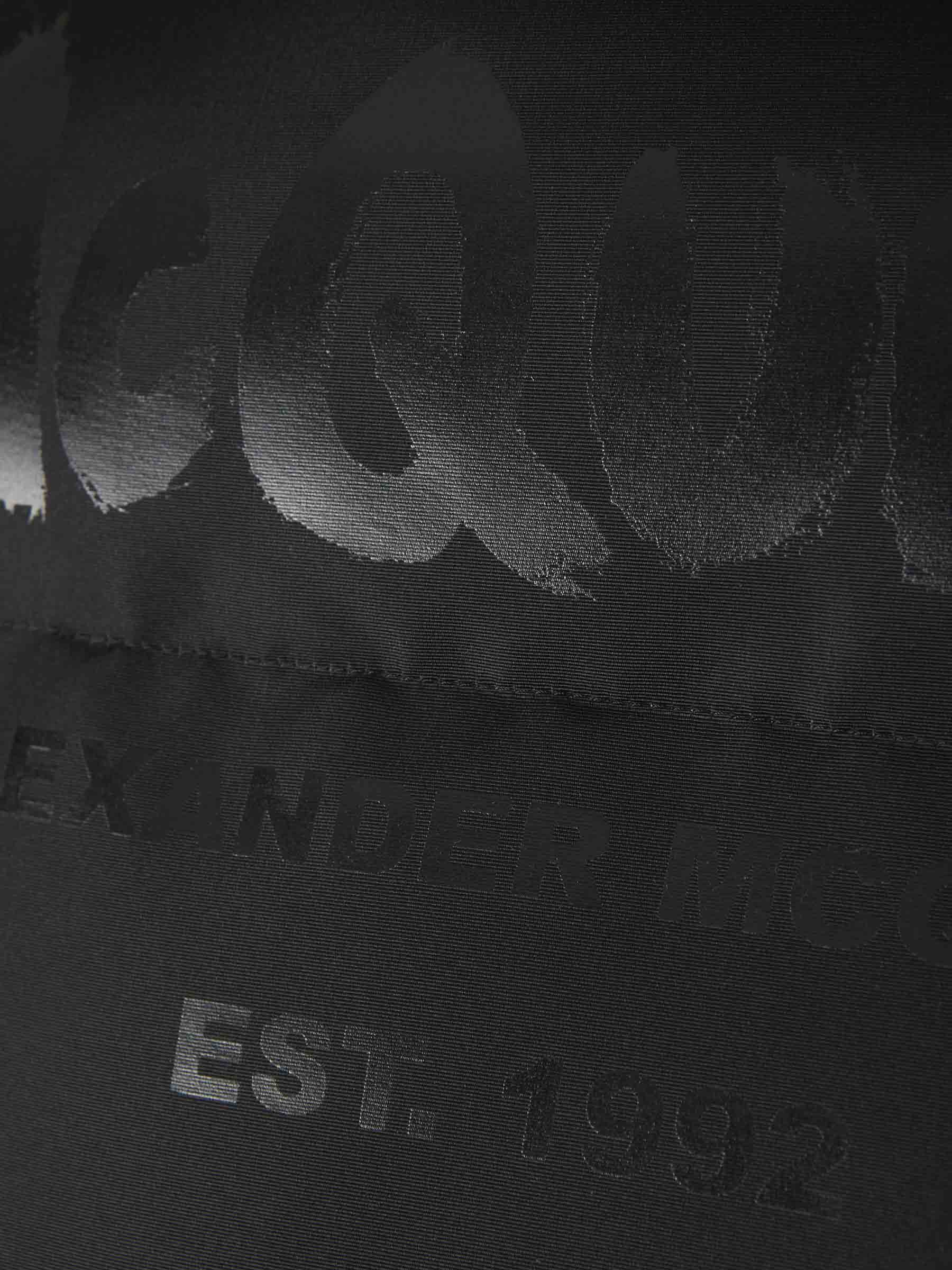 Alexander McQueen Chaqueta Acolchada Graffiti color Negro sku 512-001802 01 - Foto 4