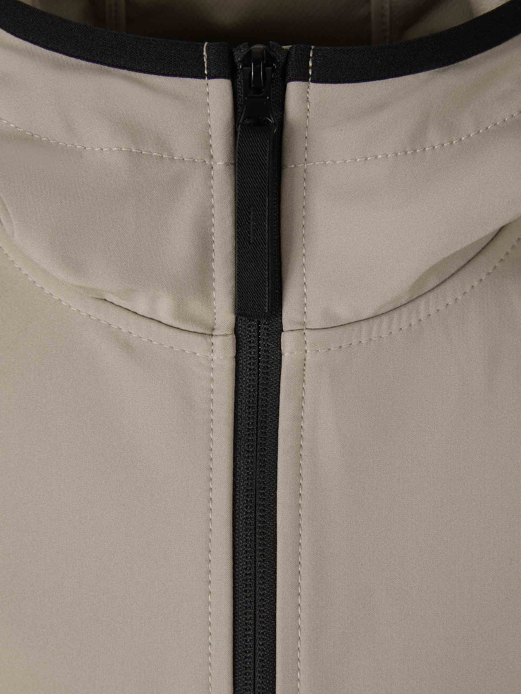 Stone Island Chaqueta Técnica Capucha color Topo sku 512-001943 02 - Foto 3