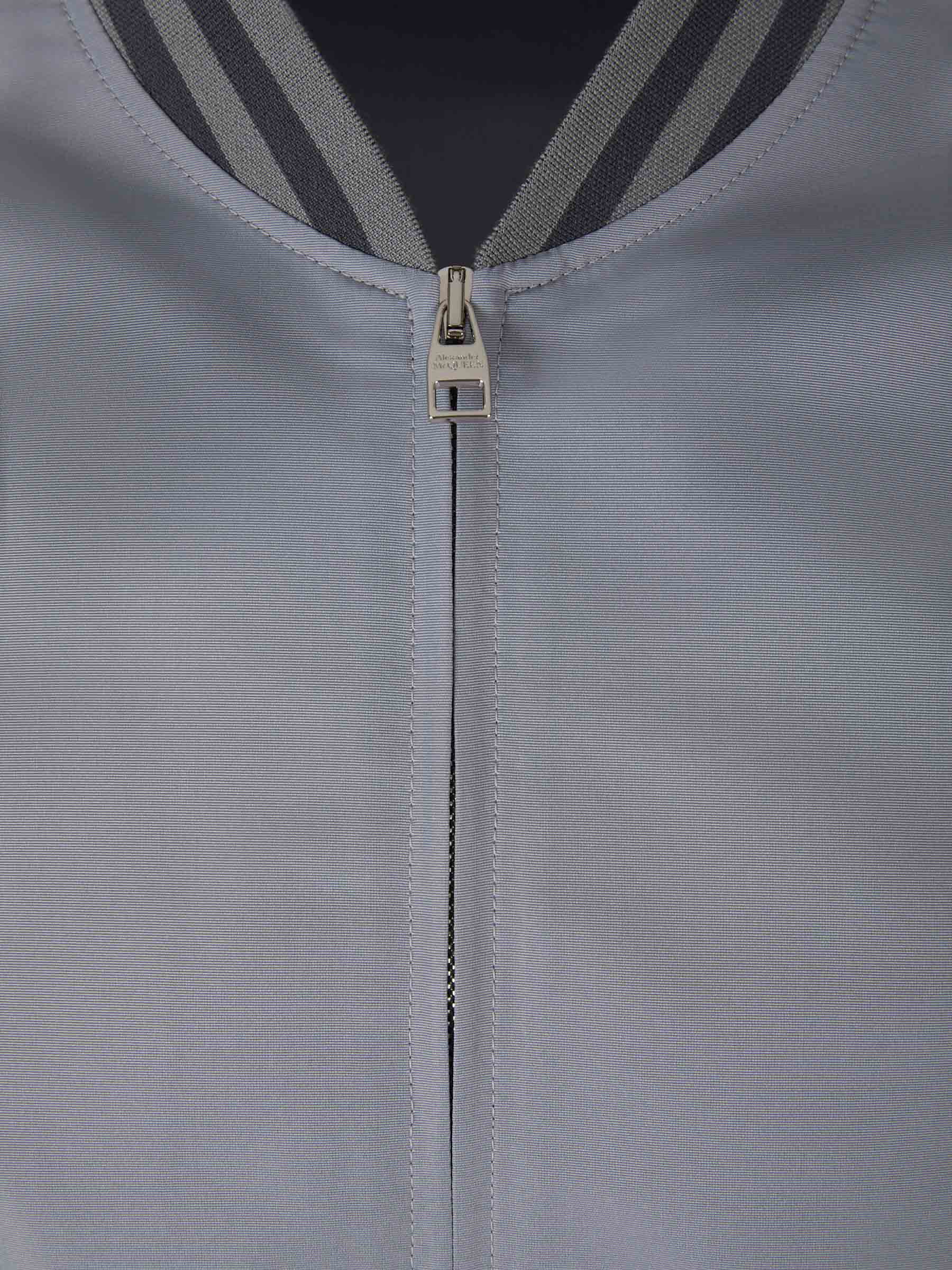 Alexander McQueen Chaqueta Bomber Técnica color Gris Claro sku 512-001948 01 - Foto 3
