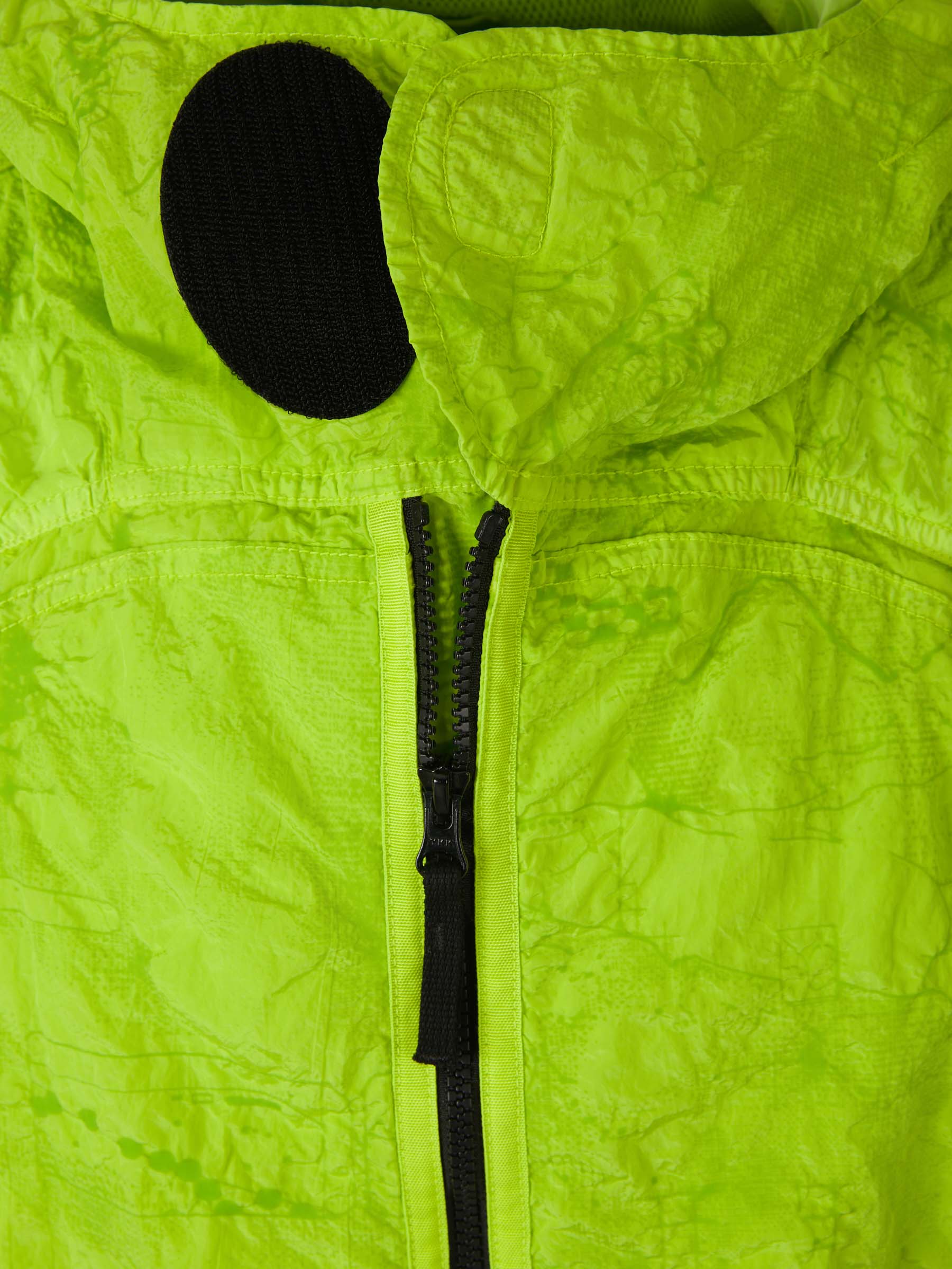 Stone Island Shadow Project Cazadora Técnica Arrugada color Verde Lima sku 512-001967 01 - Foto 3