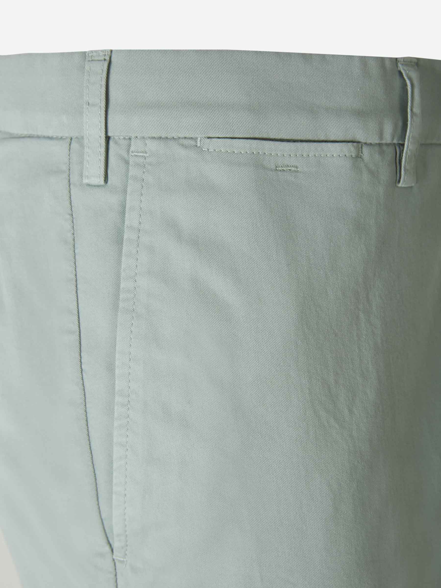 Canali Pantalones Chinos Regular Fit color Verde Militar sku 521-002383 05 - Foto 3