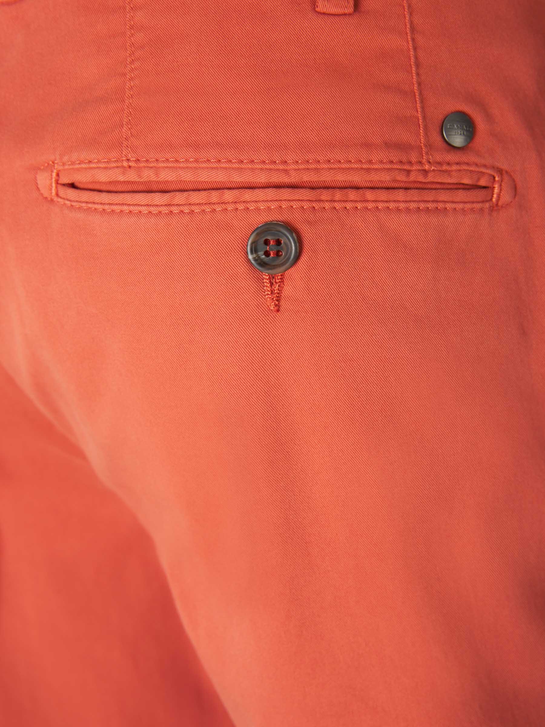 Outlet online Canali Hombre Pantalones Chinos Regular Fit color Verde Militar sku 521-002383 05 - Foto 5