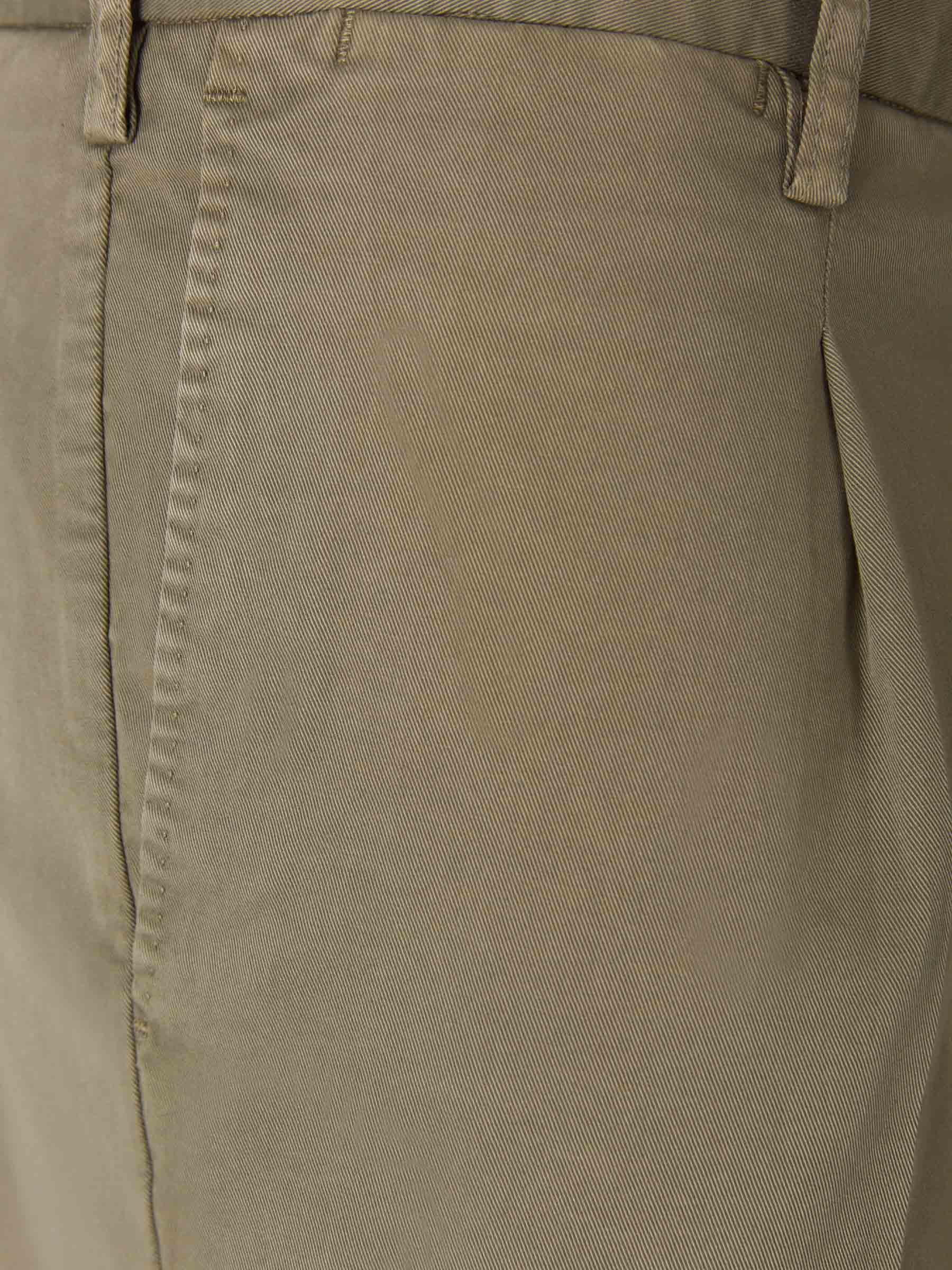 Santa Eulalia Pantalones Pinzas Algodón color Verde Militar sku 521-002702 05 - Foto 3