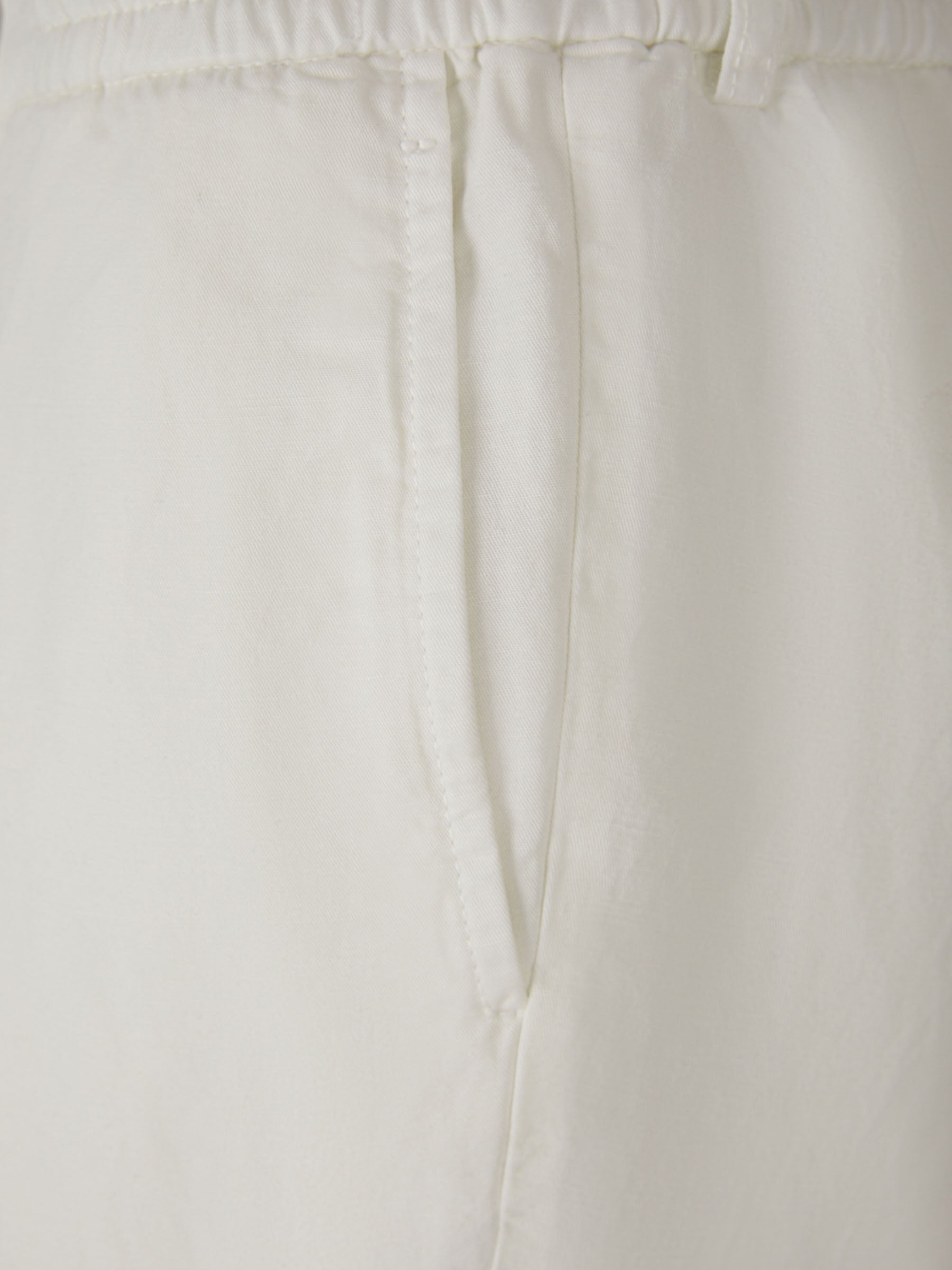 Outlet online Santa Eulalia Hombre Pantalones Ultraligeros Lino color Blanco sku 521-002757 01 - Foto 3