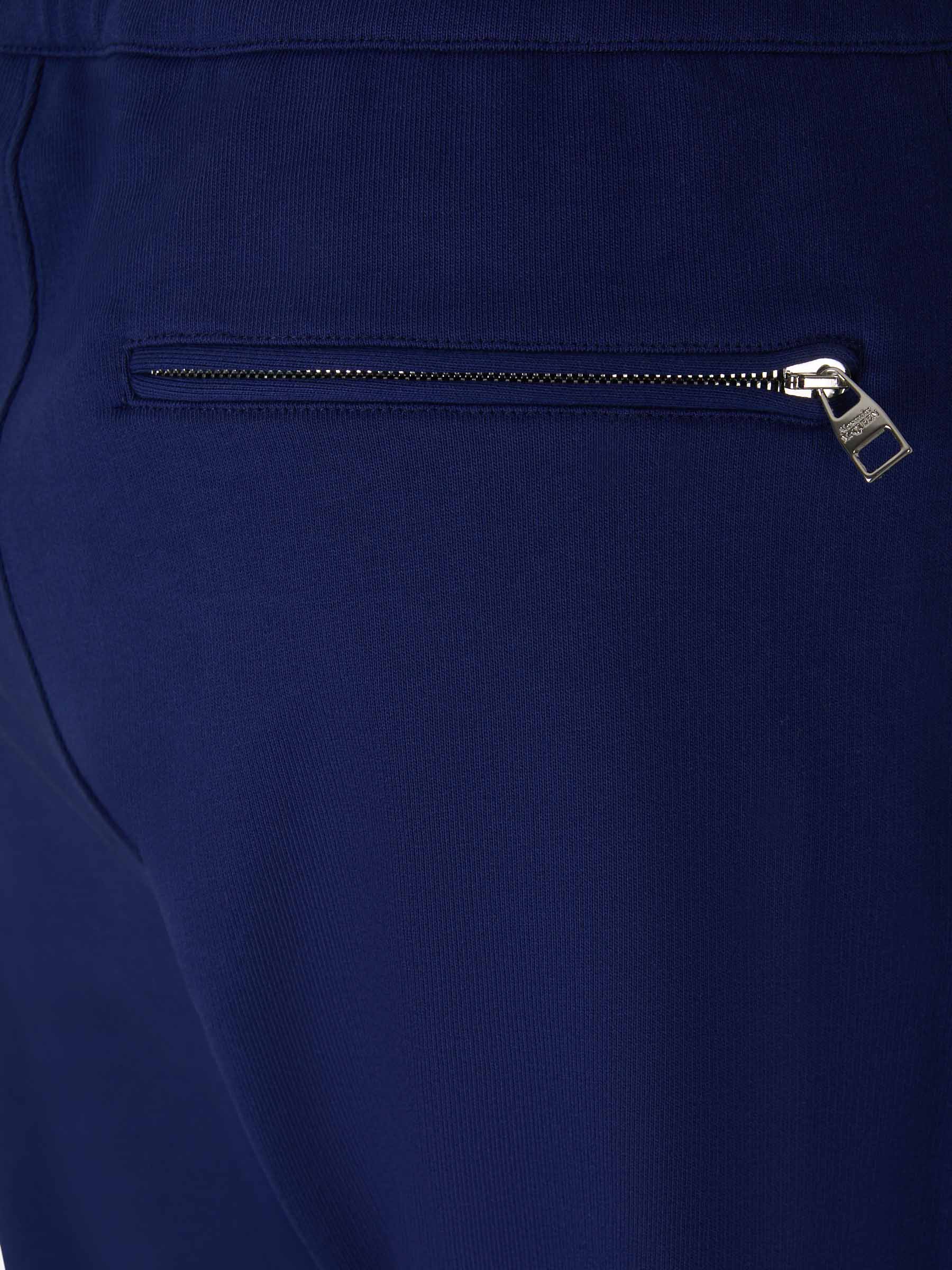 Alexander McQueen Joggers Logo Estampado color Azul Marino sku 521-002820 02 - Foto 5