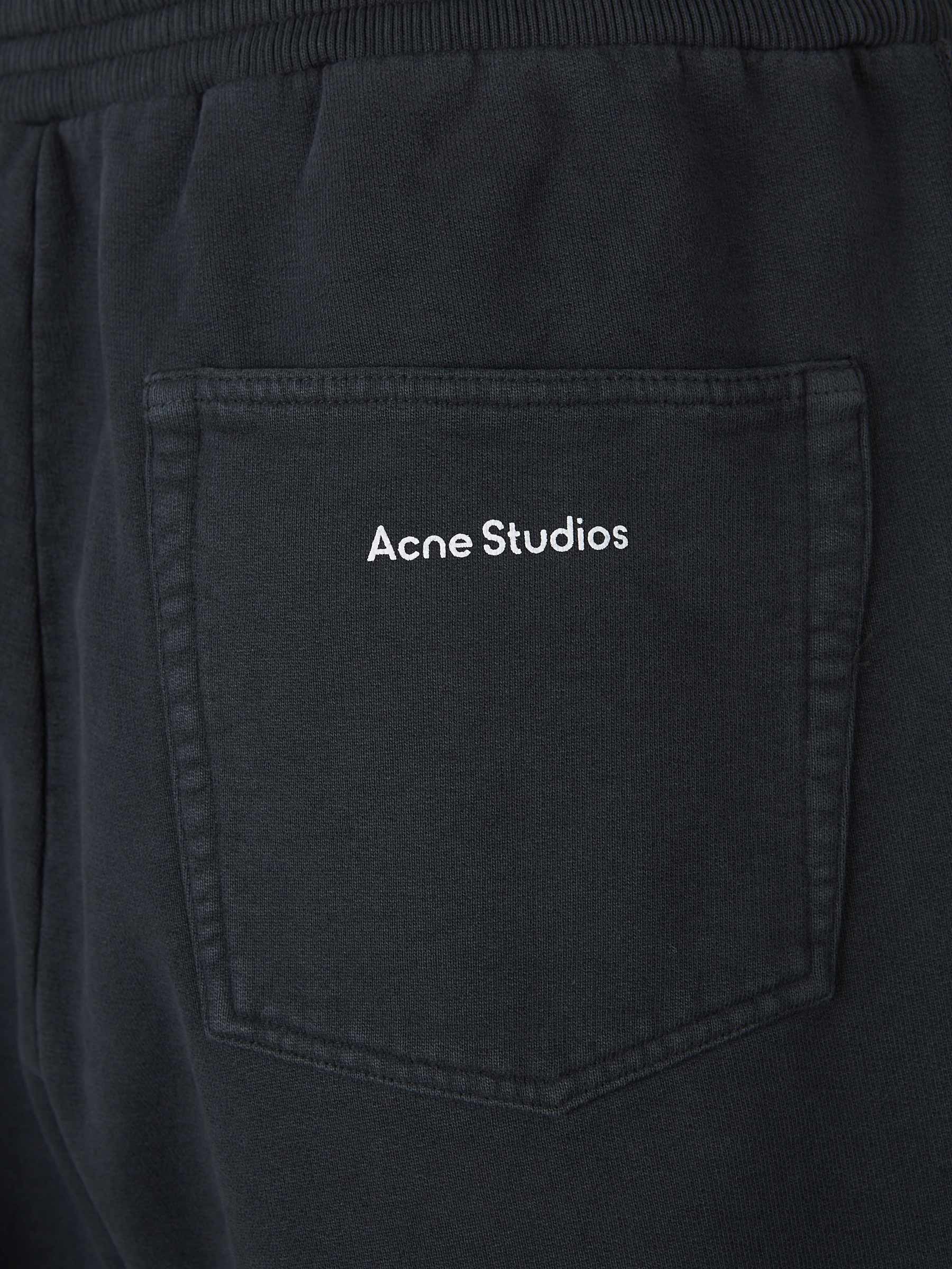 Acne Studios Bermudas Deportivas Algodón color Gris Antracita sku 523-000551 01 - Foto 4