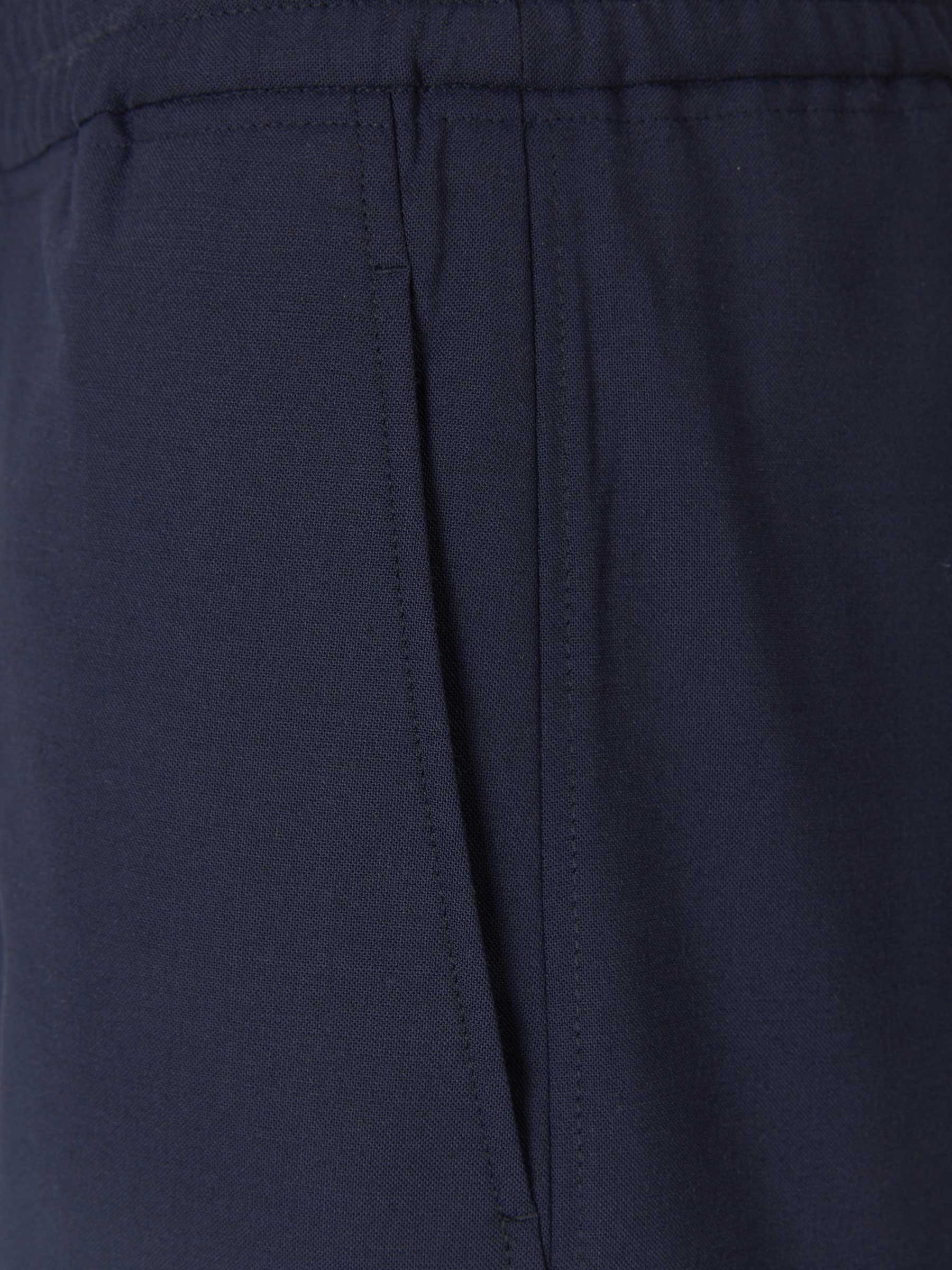 Neil Barrett Bermudas Cargo color Azul Marino sku 523-000569 01 - Foto 4