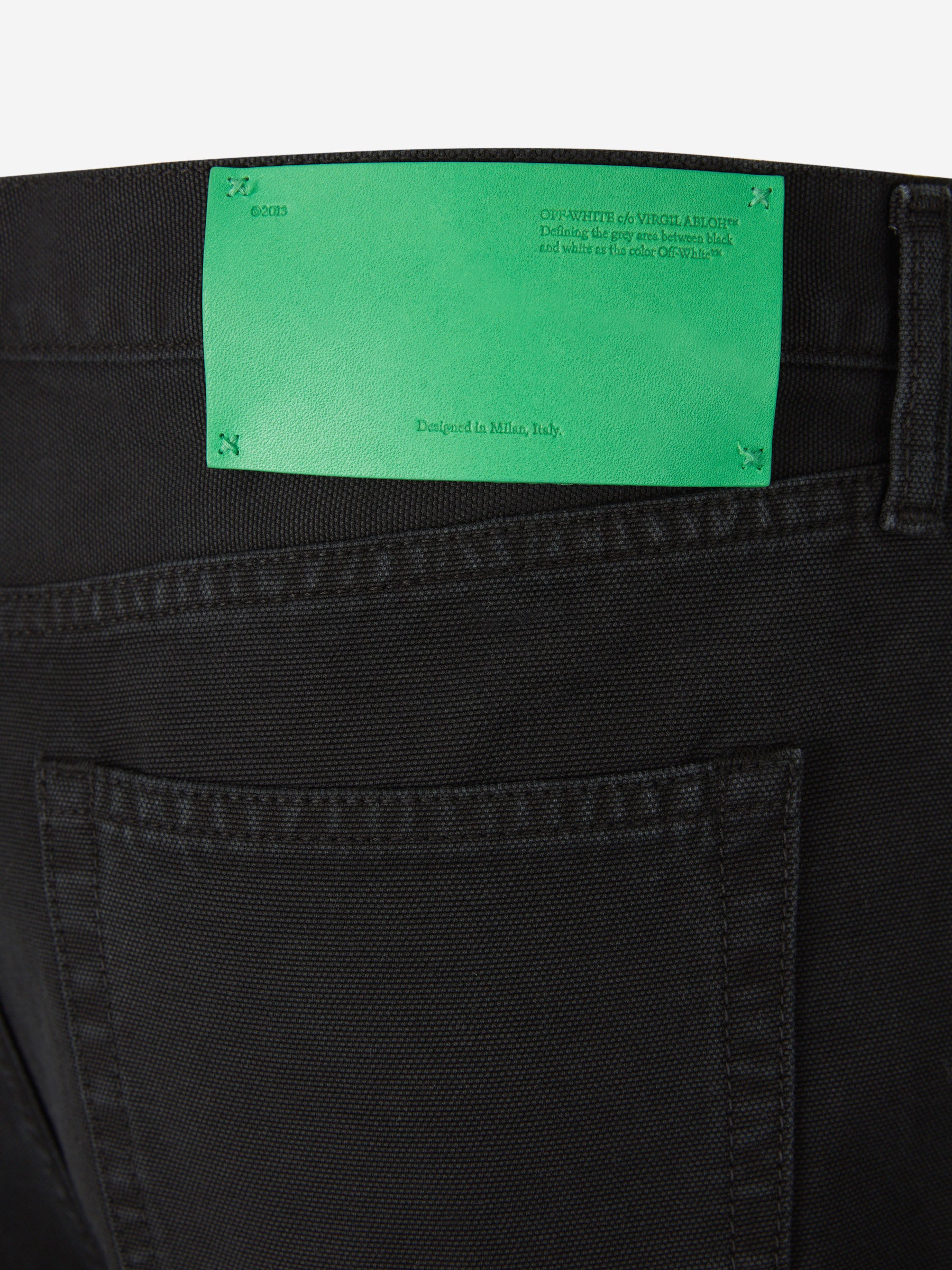Off-White Bermudas Denim Logo color Negro sku 523-000786 01 - Foto 5