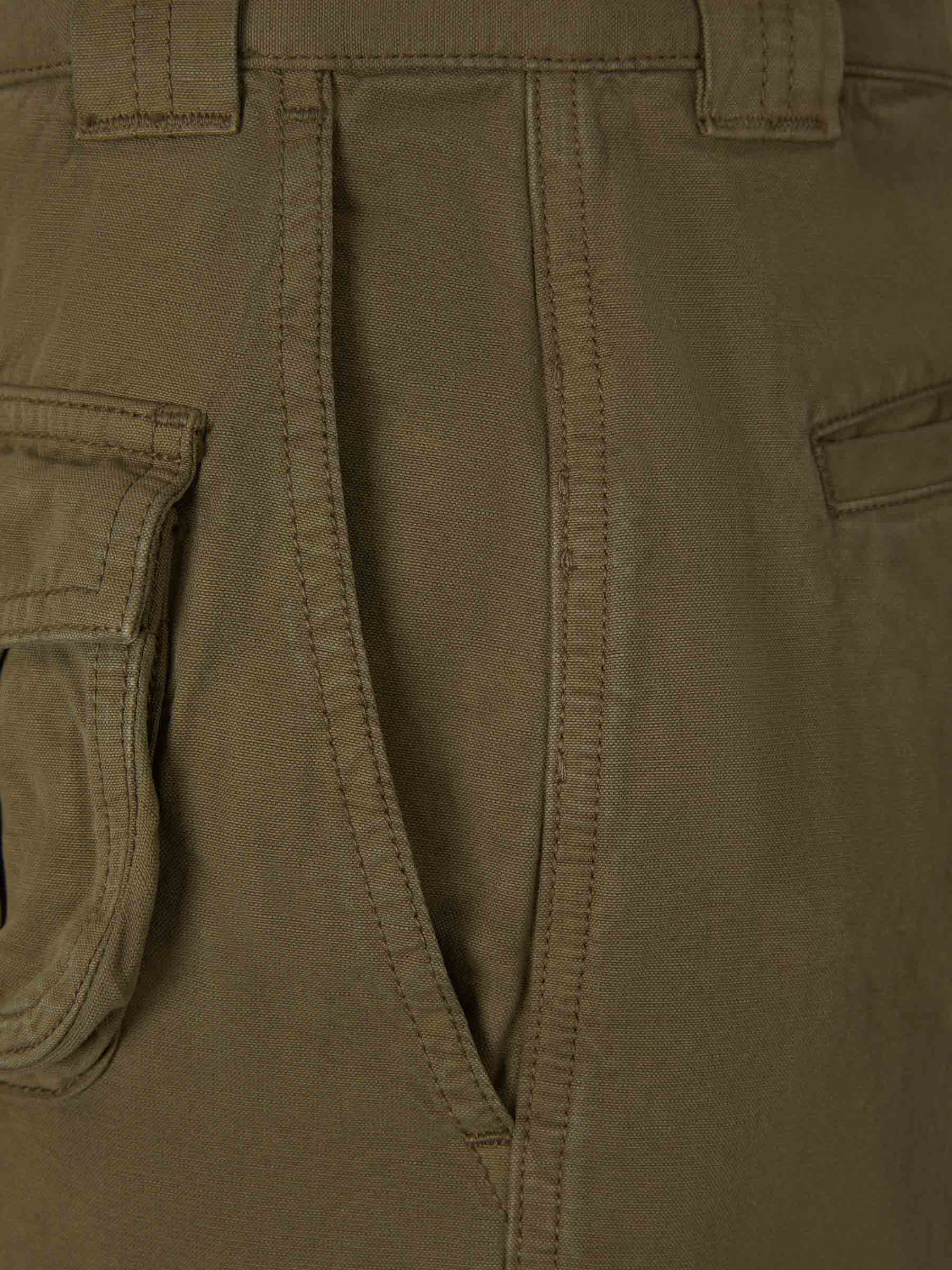 Heron Preston Bermudas Canvas Cargo color Verde Militar sku 523-000793 01 - Foto 4
