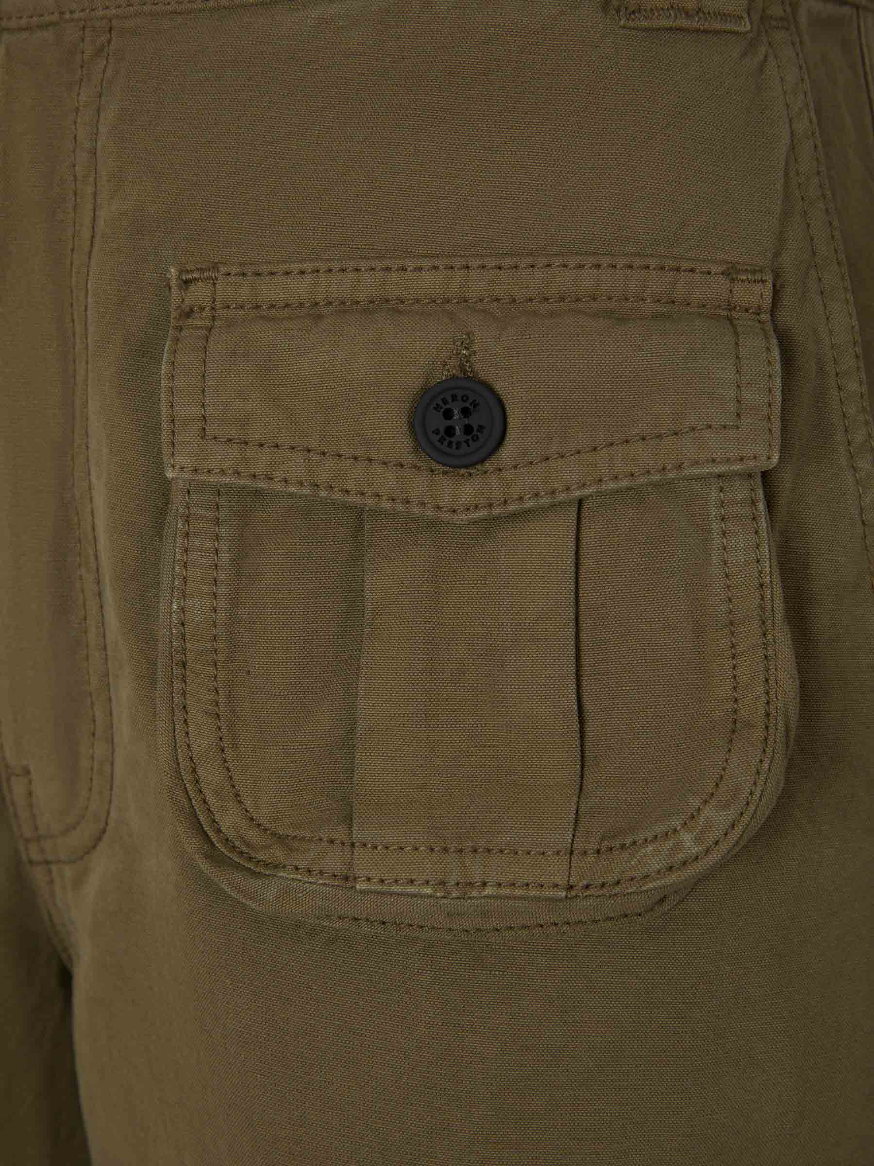 Heron Preston Bermudas Canvas Cargo color Verde Militar sku 523-000793 01 - Foto 5