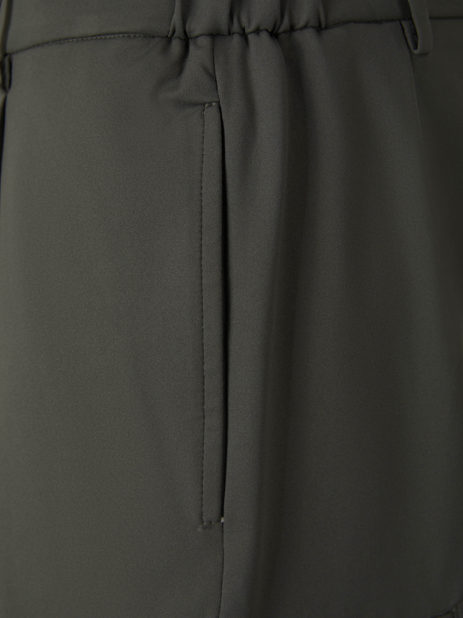 Santa Eulalia Bermudas Técnicas color Verde Oscuro sku 523-000832 02 - Foto 9